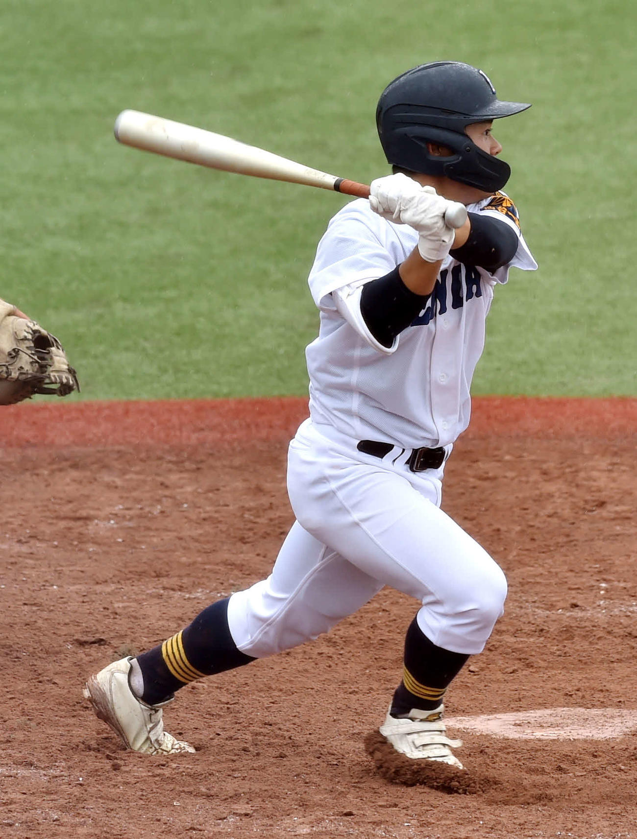 11回、サヨナラ犠飛を放つ仙台一・大棒