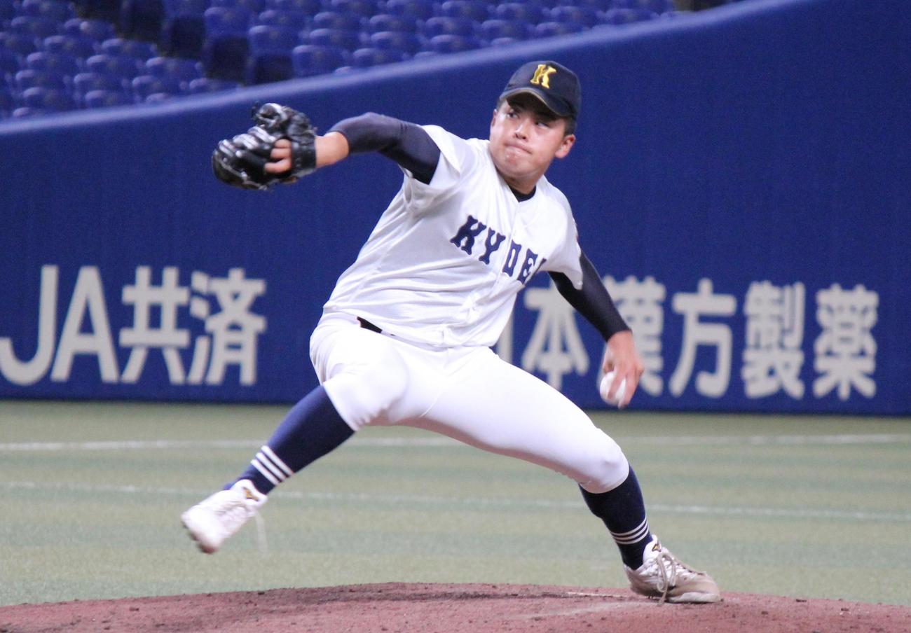 享栄対大阪桐蔭　力投する享栄・東松（撮影・柏原誠）