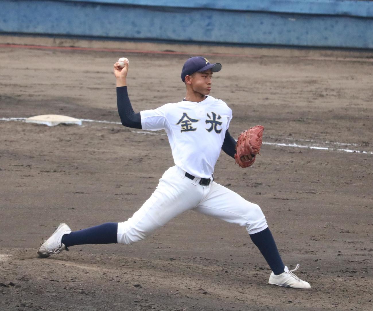 智弁学園対金光大阪　金光大阪2番手の唐渡智大投手（2年）（撮影・林亮佑）