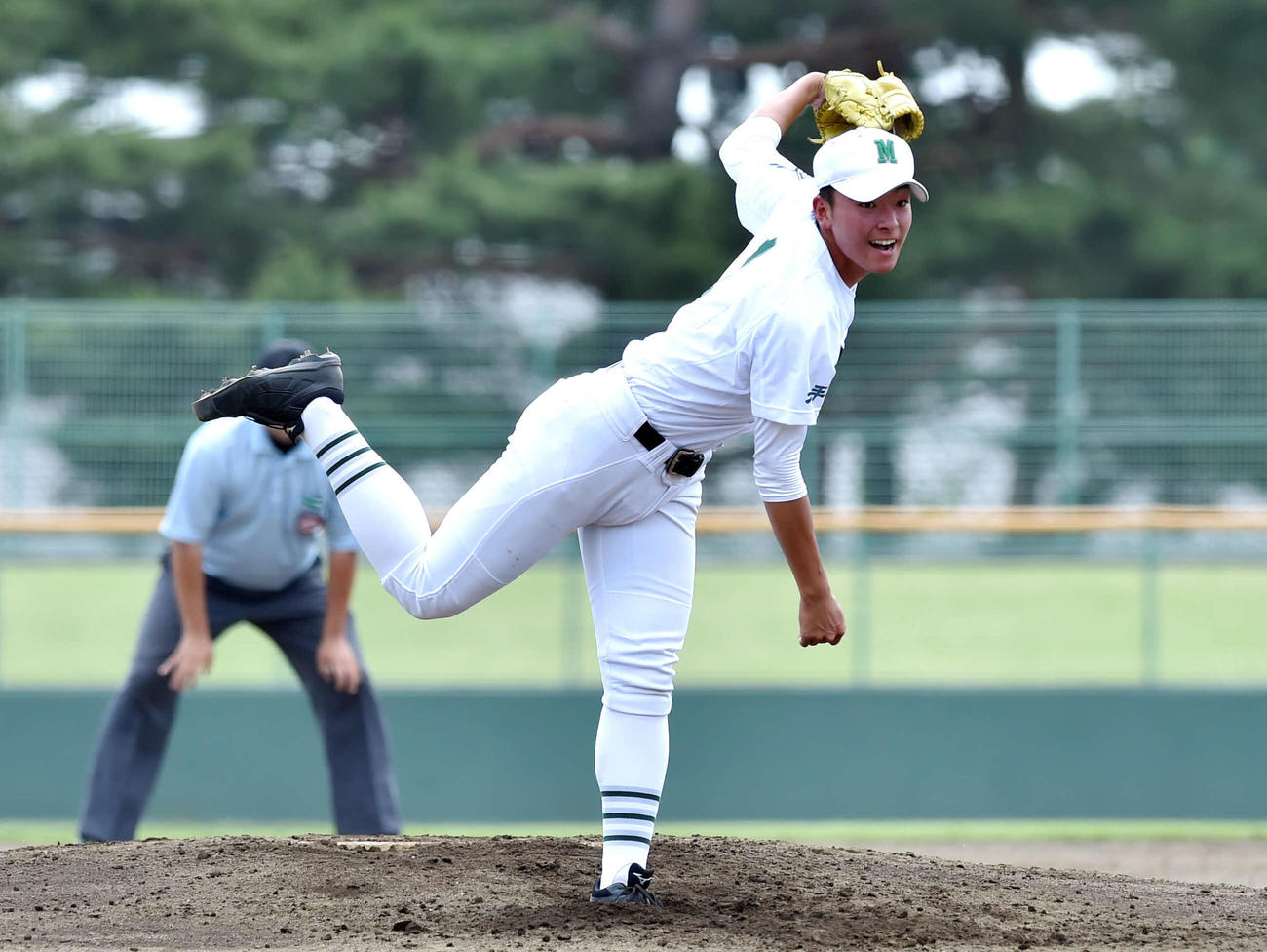 八戸工大一対盛岡三　力投する盛岡三・藤枝（撮影・相沢孔志）