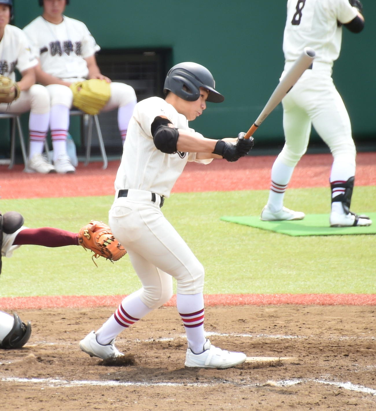 一関学院対秋田商　4回表一関学院2死一、二塁、右前適時打を放つ山内（撮影・山田愛斗）