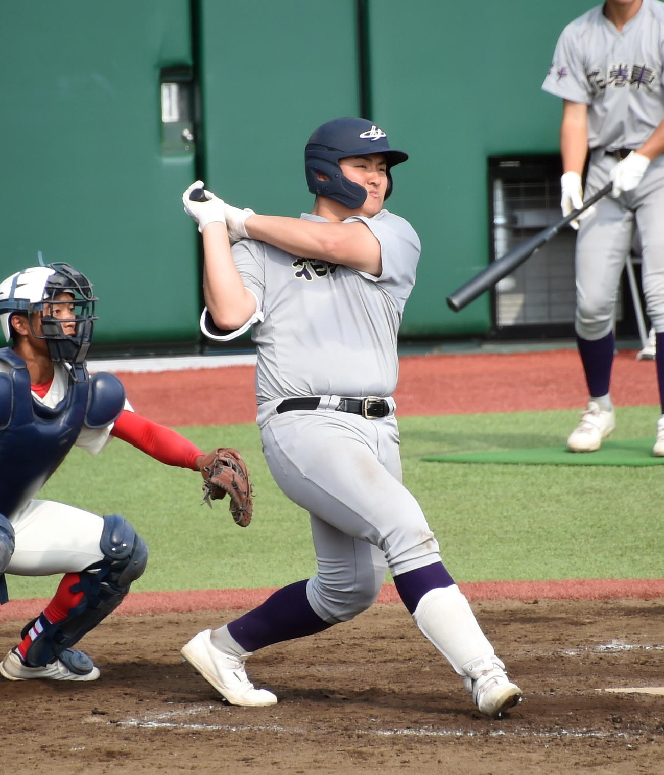 仙台商対花巻東　5回裏花巻東2死、右直に倒れる佐々木麟（撮影・山田愛斗）