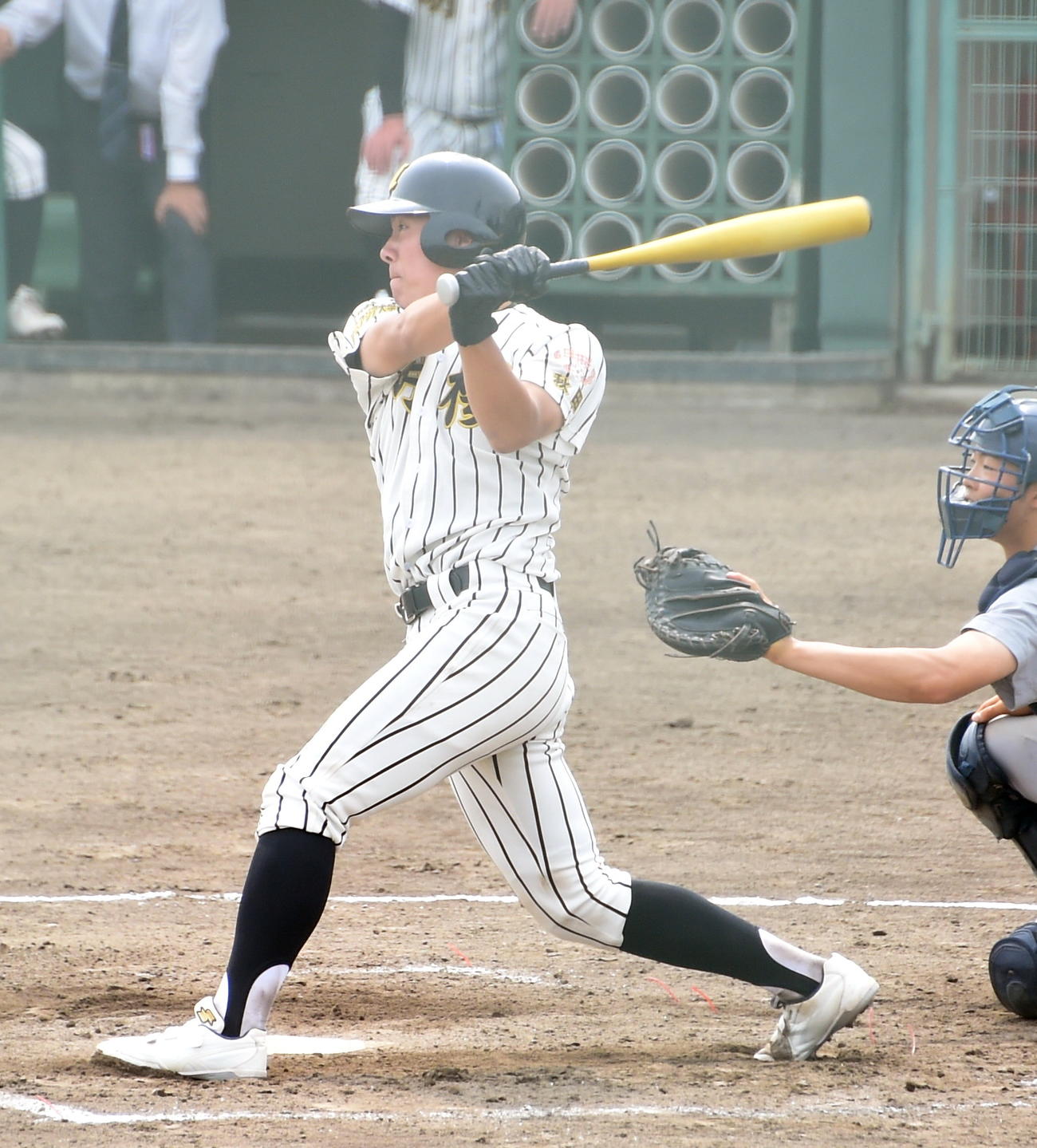 ノースアジア大明桜対花巻東　3回表ノースアジア大明桜2死一、二塁、逆転の2点適時二塁打を放つ吉川（撮影・山田愛斗）