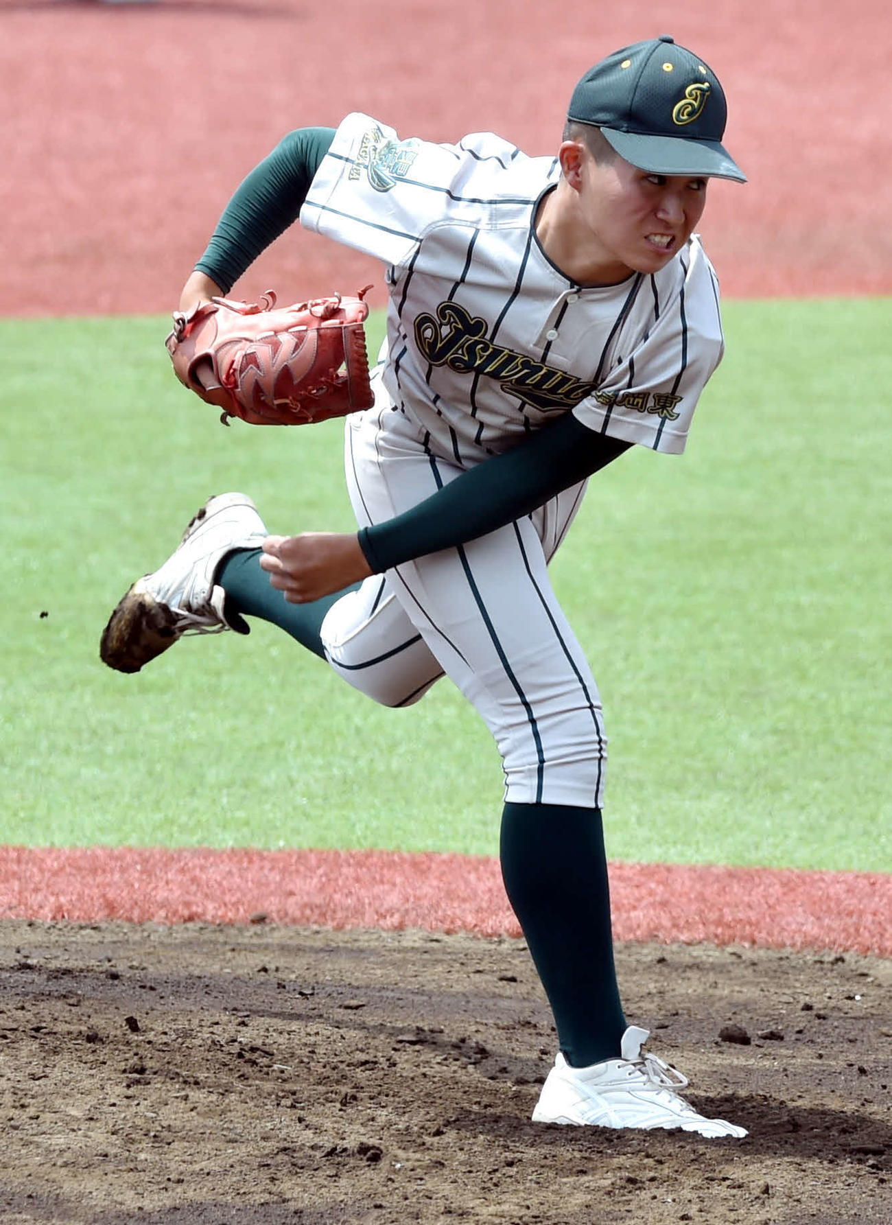 鶴岡東対八戸学院光星　力投する鶴岡東・三好（撮影・相沢孔志）