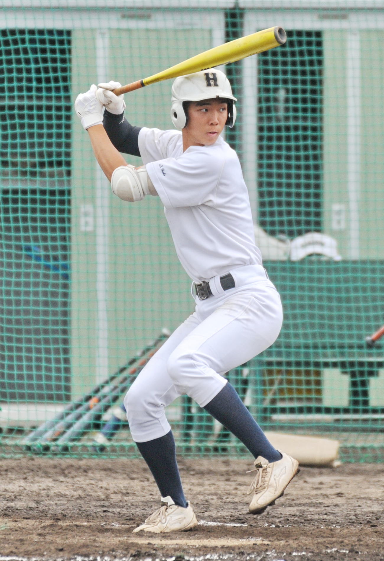 打撃練習に励む浜松商・鈴木裕