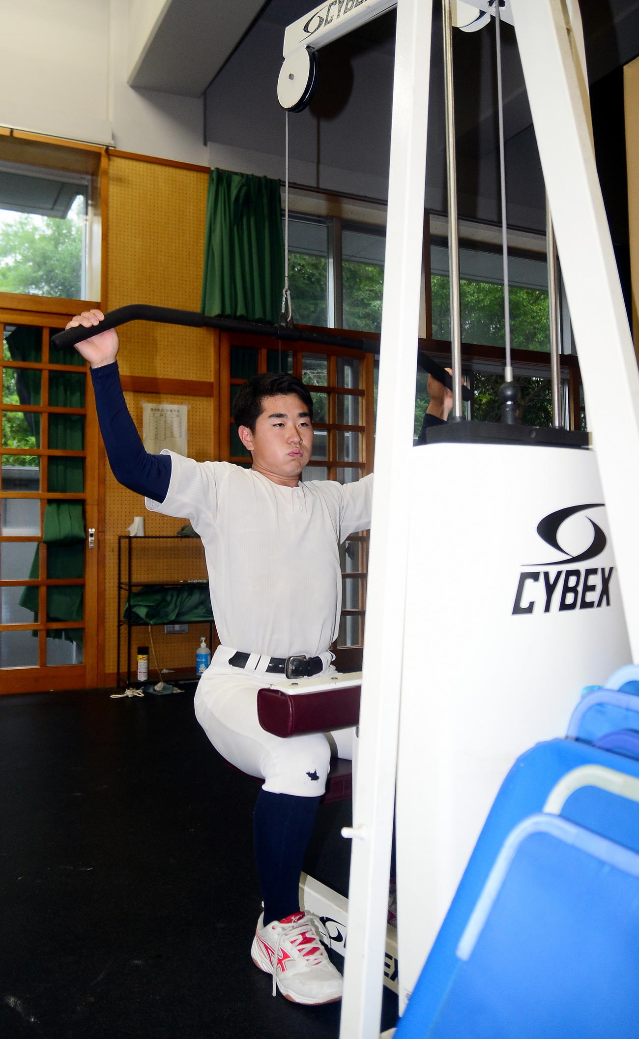 筋トレで汗を流す掛川東・川田
