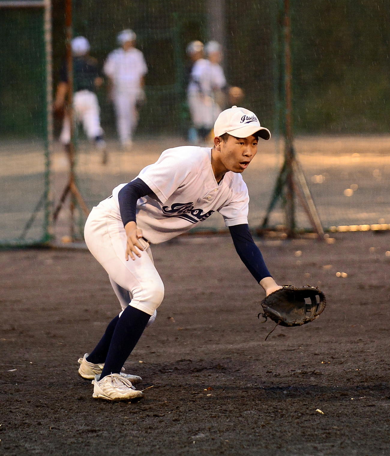 ノックを受ける伊豆伊東・太田主将