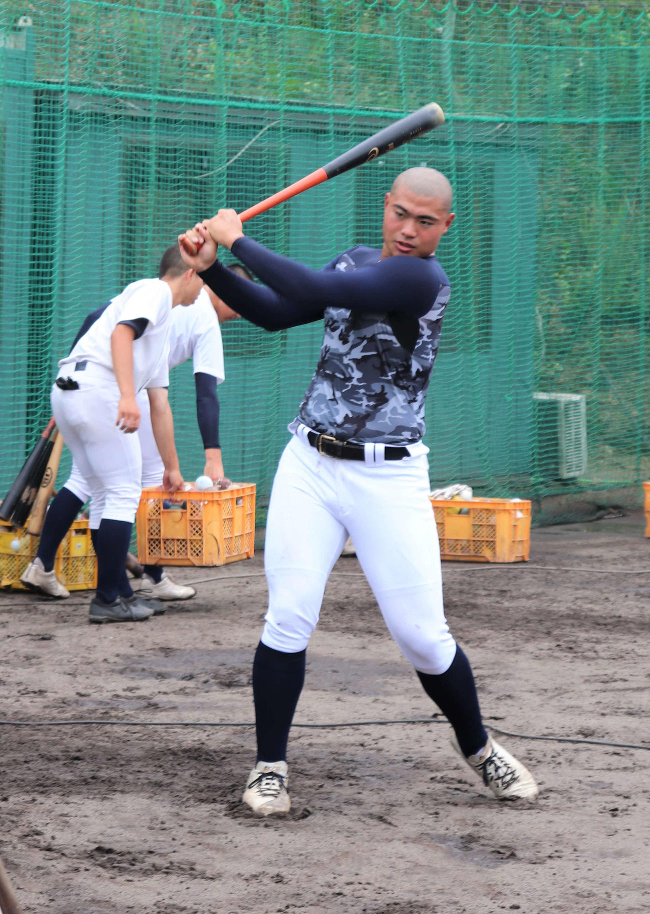 打撃練習をするプロ注目の京都翔英・小笠原蒼（そう）内野手（3年）（撮影・中島麗）