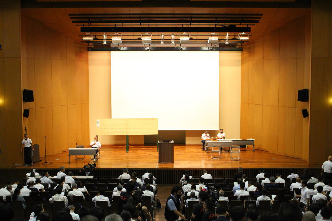 東西東京大会の組み合わせ抽選会（撮影・保坂恭子）
