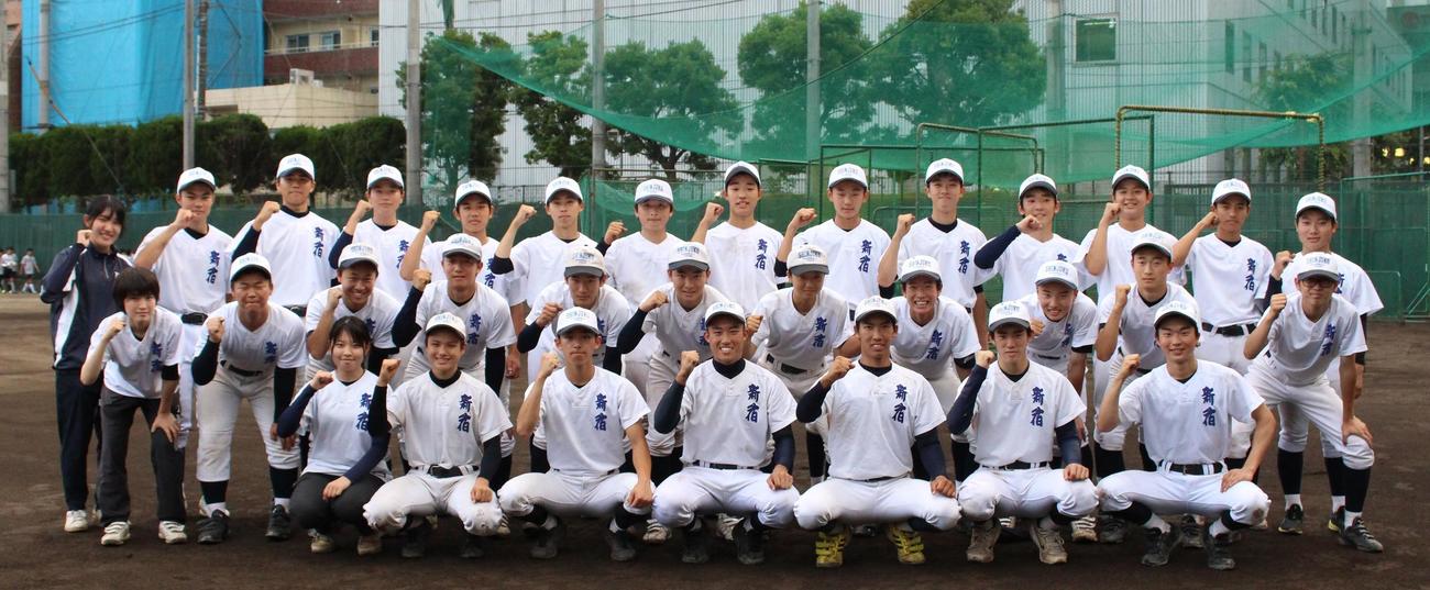 新宿の選手たち（撮影・保坂恭子）