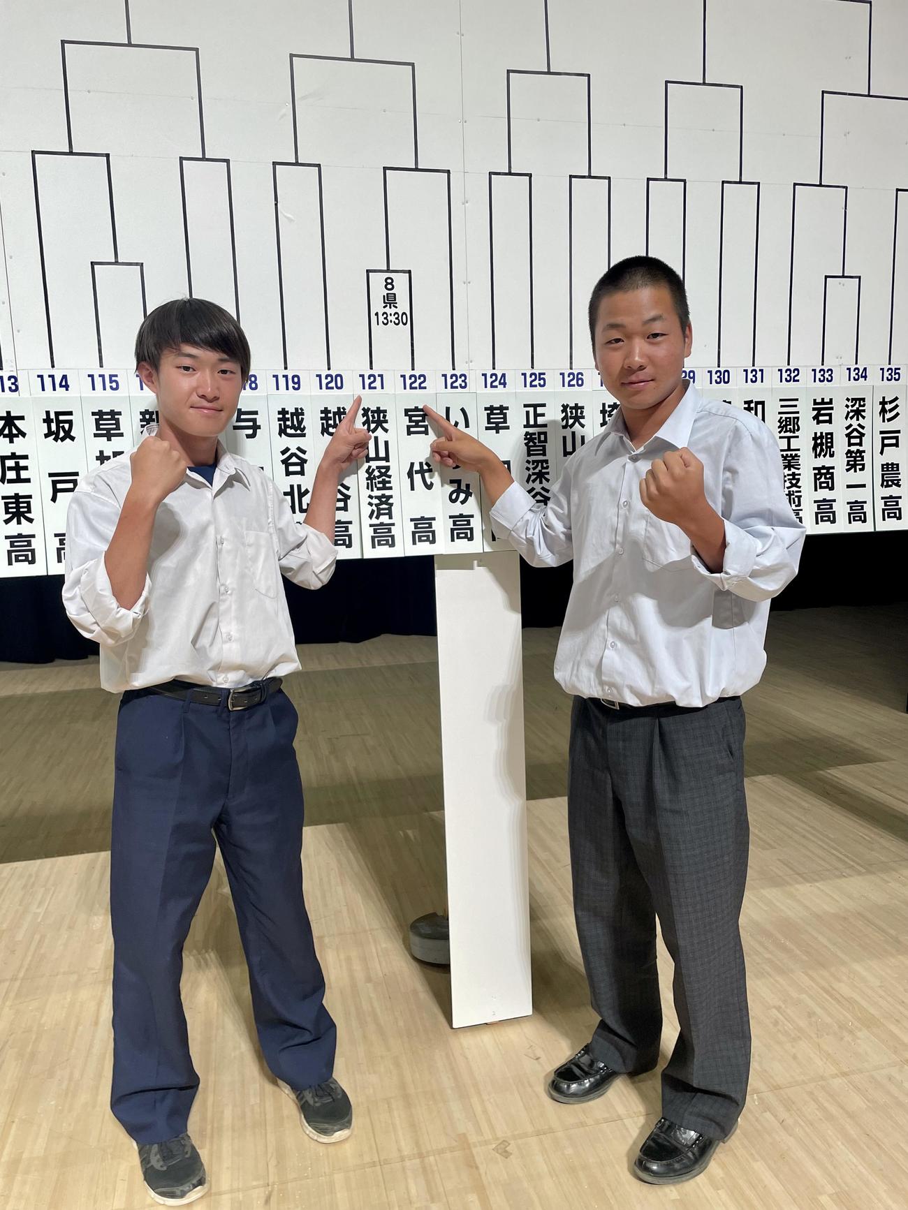 開幕戦に決まった狭山経済・風見駿太主将（左）と宮代・金子主将（右）（撮影・保坂恭子）