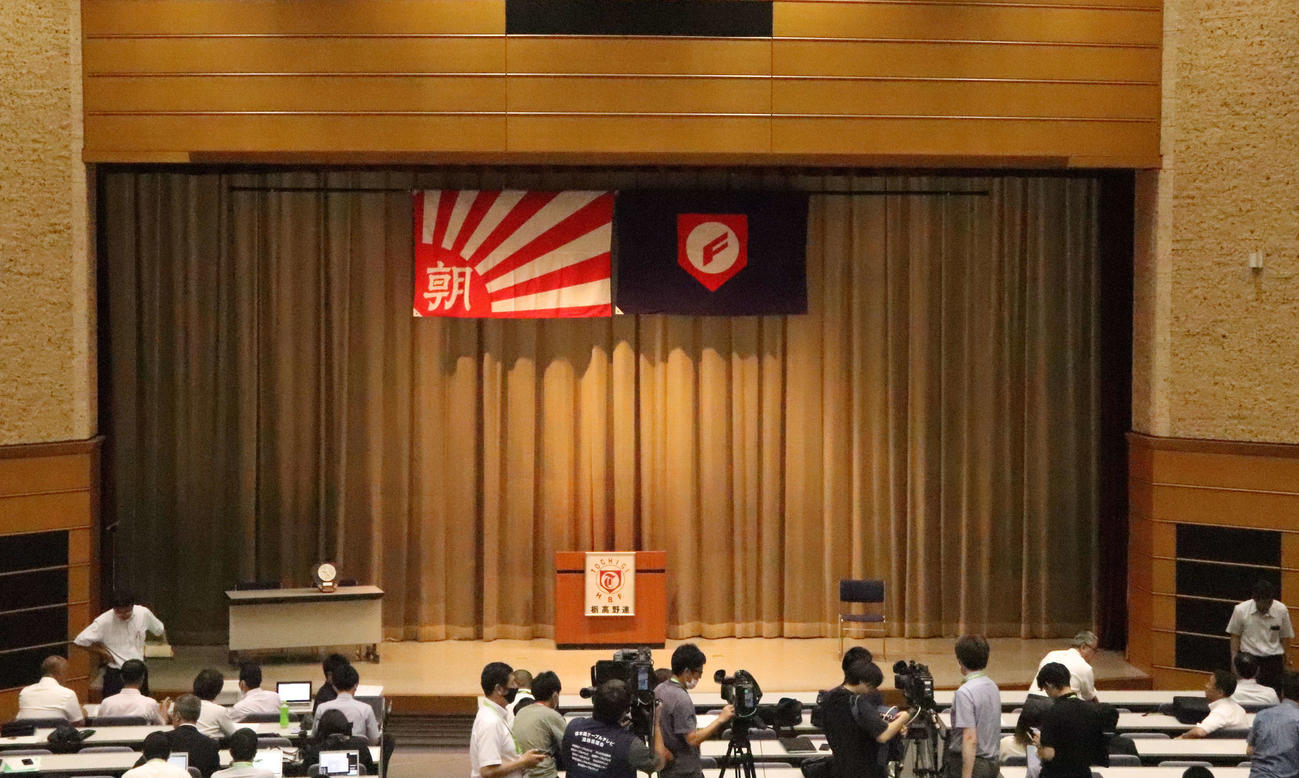 栃木大会の抽選会（撮影・黒須亮）