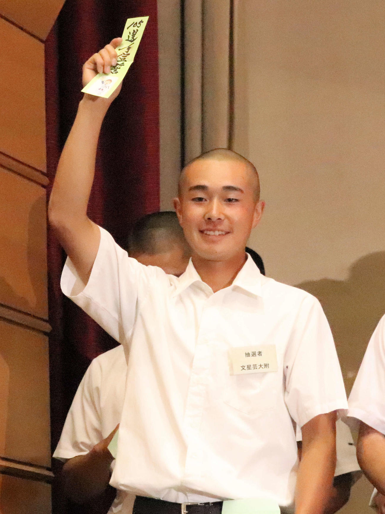 栃木大会開会式での選手宣誓のクジを引き当てた文星芸大付・入江陽主将（撮影・黒須亮）