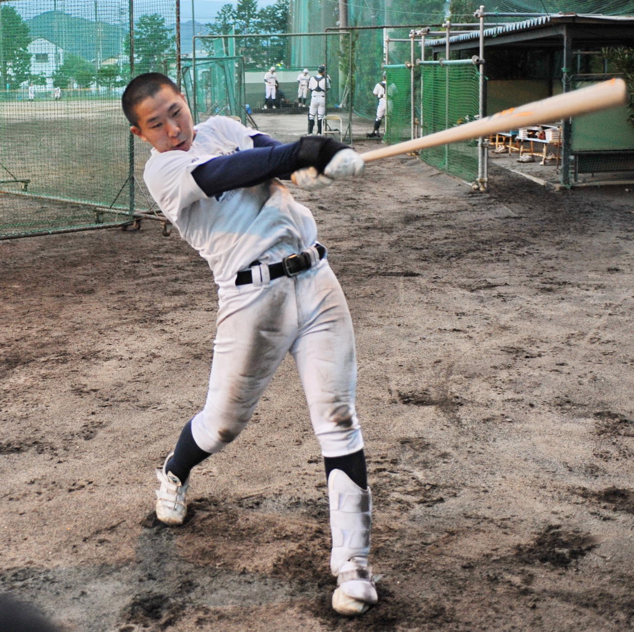 ティー打撃をする島田商・中山