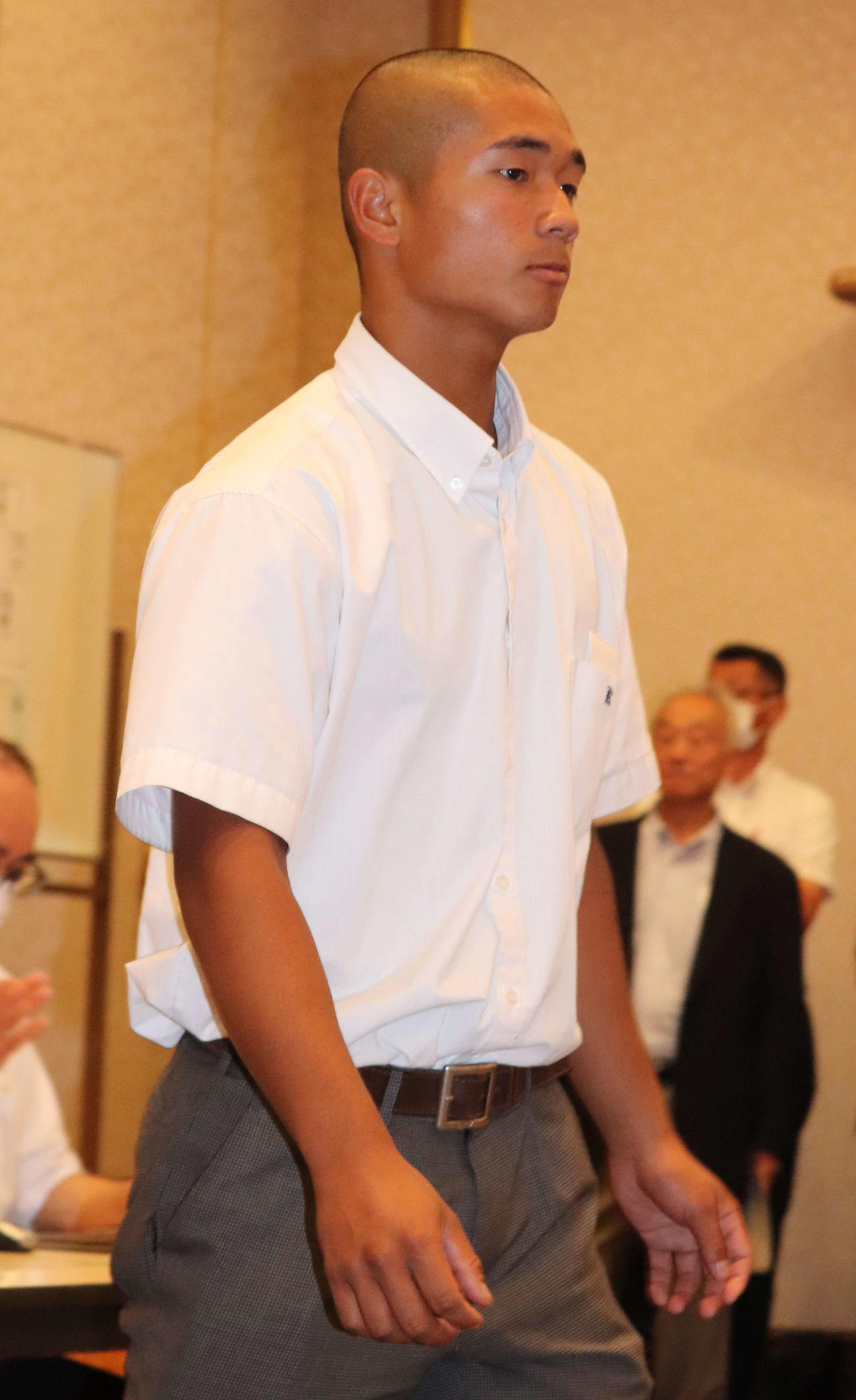 組み合わせ抽選会に出席した金光大阪の主将・佐々木駿弥内野手（3年）（撮影・中島麗）