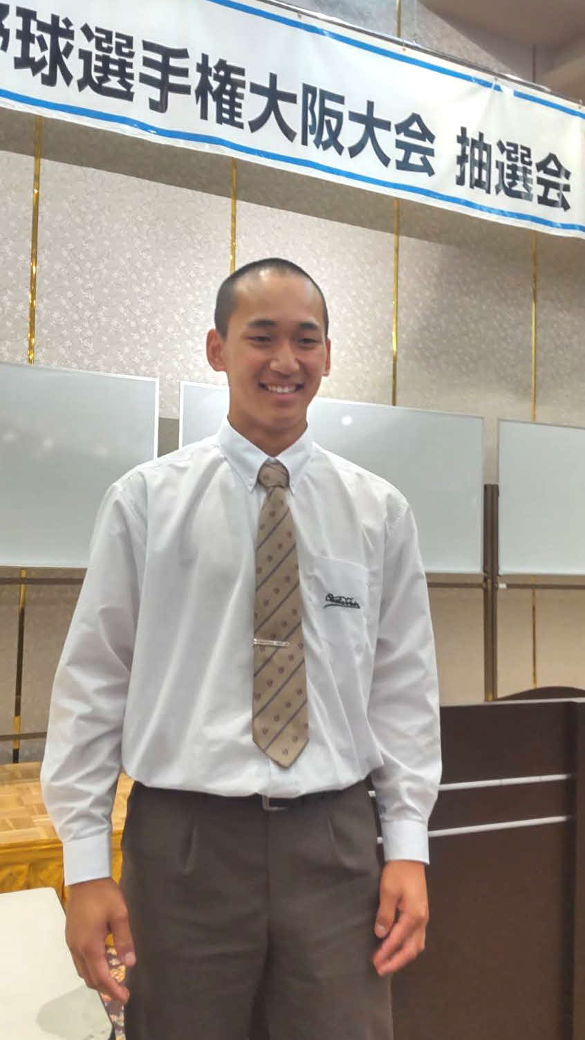 大阪大会抽選会を終え笑顔を見せる大阪桐蔭・前田主将（撮影・柏原誠）