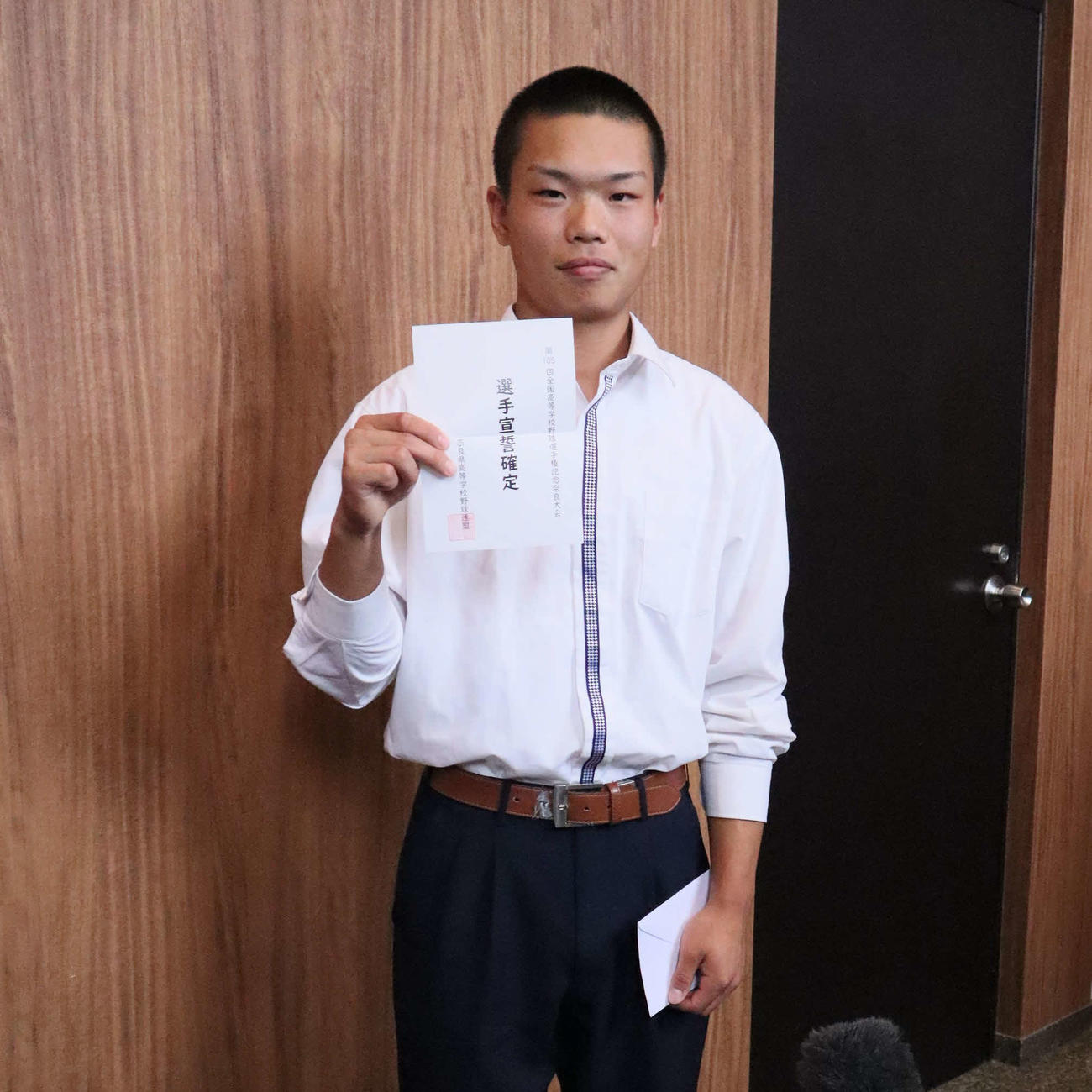 高校野球奈良大会で選手宣誓を務める、青翔、関西中央、二階堂、奈良南、合同チームの主将で、関西中央の杉田悠真外野手（撮影・村松万里子）