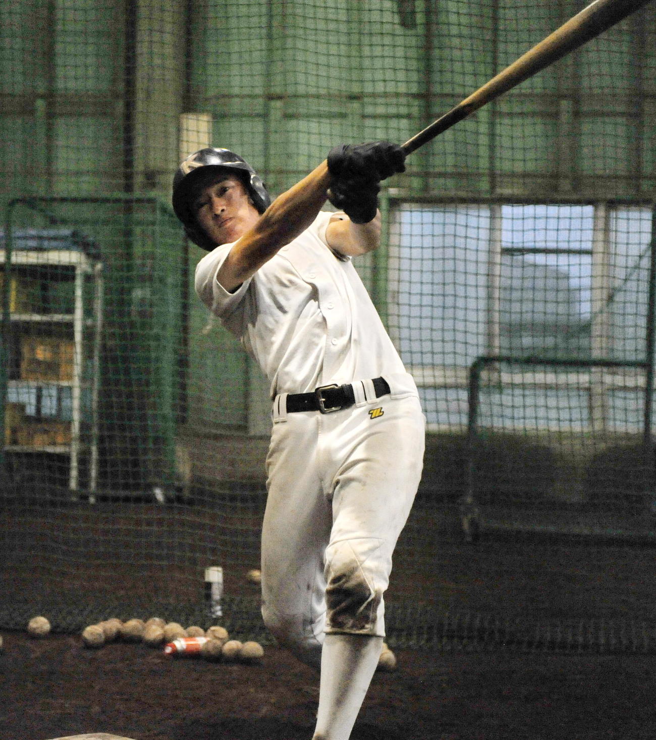 室内練習場で打ち込む掛川西・小原風　　　
