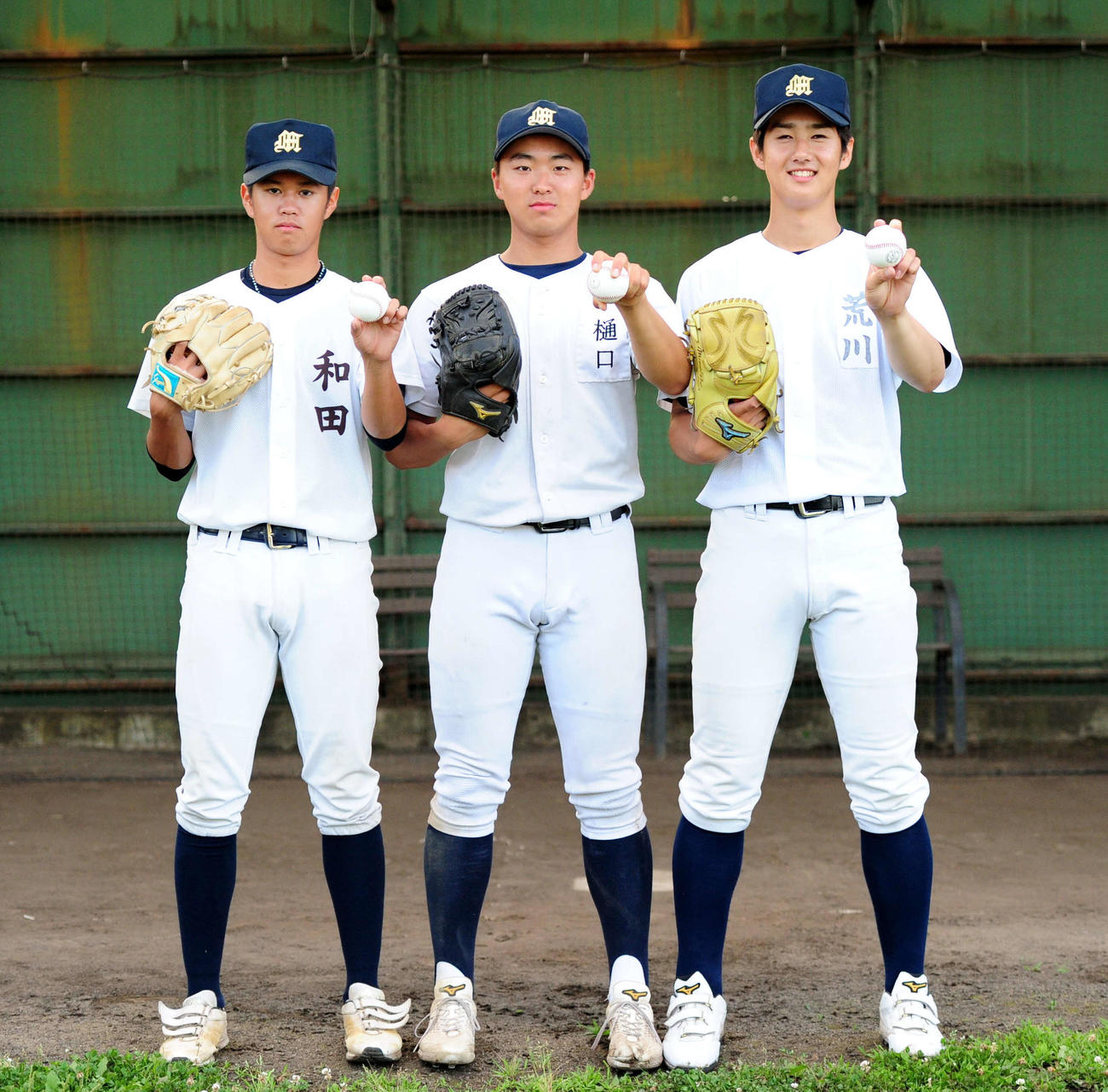 新潟明訓の左腕トリオ。左から和田、樋口、荒川