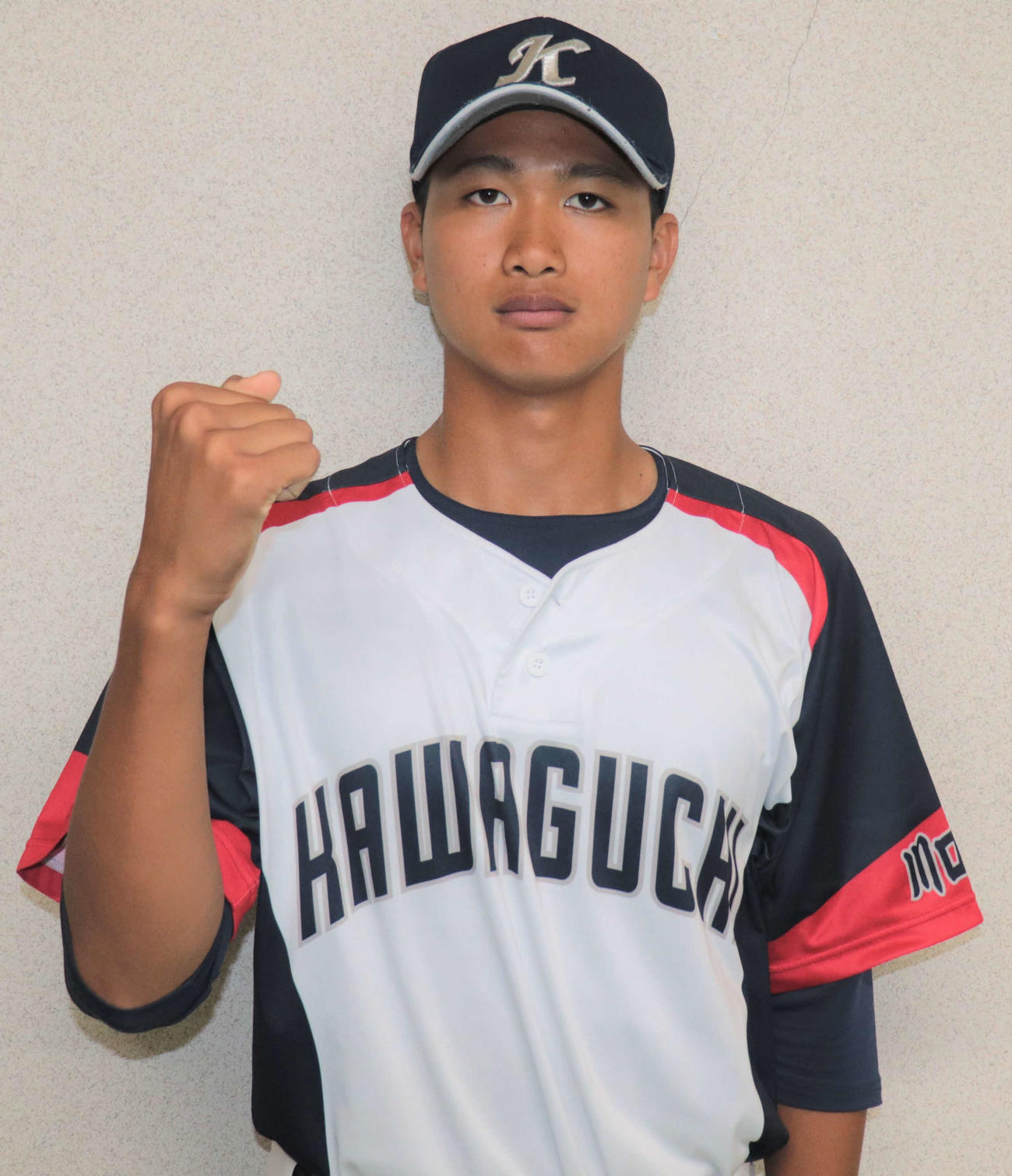 ガッツポーズを決める川口市立・宇田川健投手（2年）（撮影・佐瀬百合子）