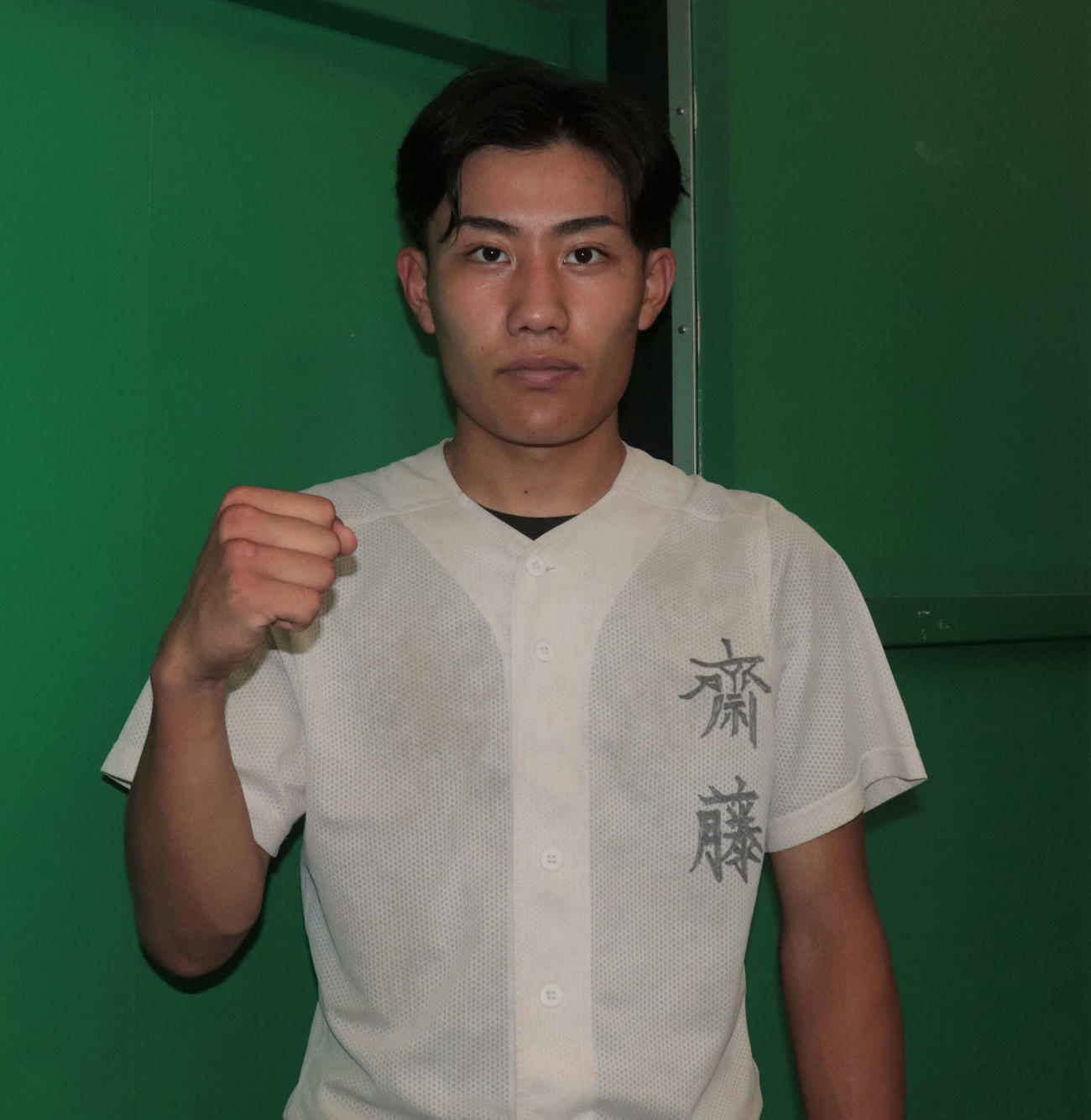 ガッツポーズを決める昌平・斎藤主将（3年）（撮影・佐瀬百合子）