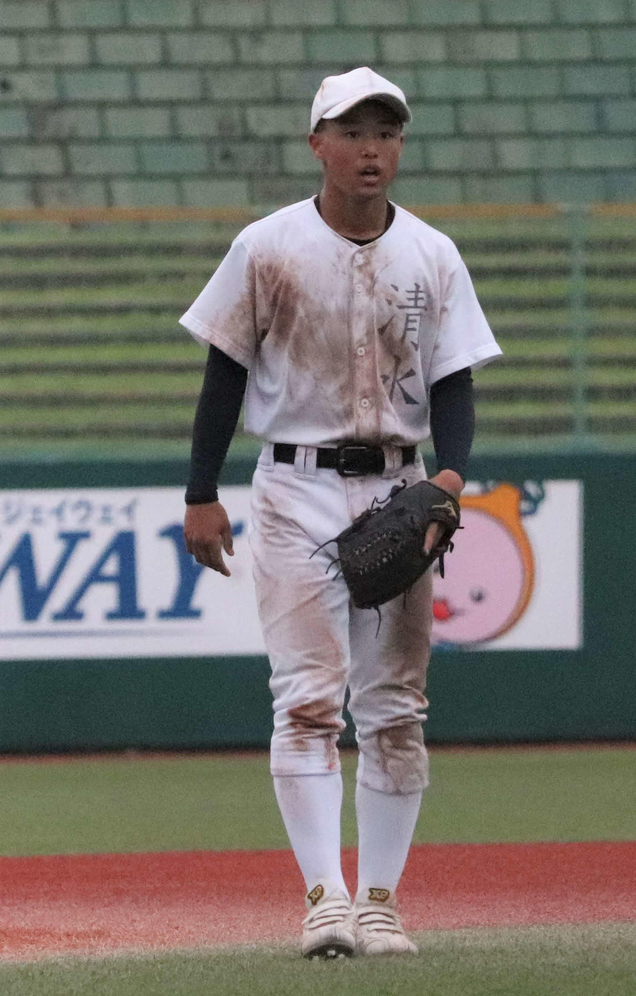 ノックを受ける日立一・清水（撮影・村山玄）