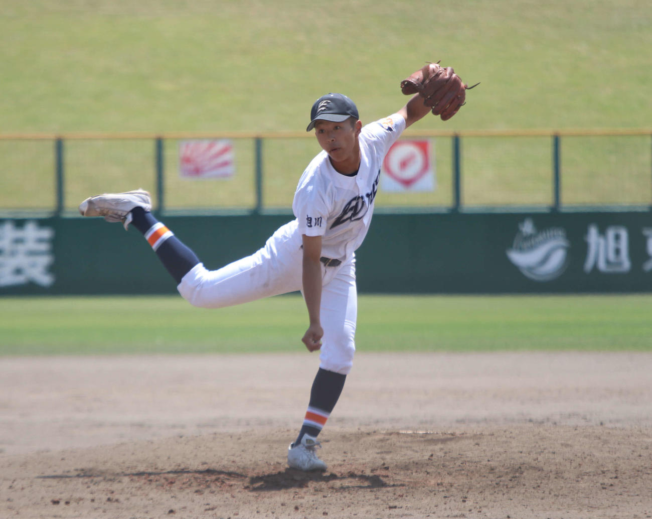 旭川永嶺対旭川農　2番手で1回無失点の旭川永嶺・盛永（撮影・山崎純一）