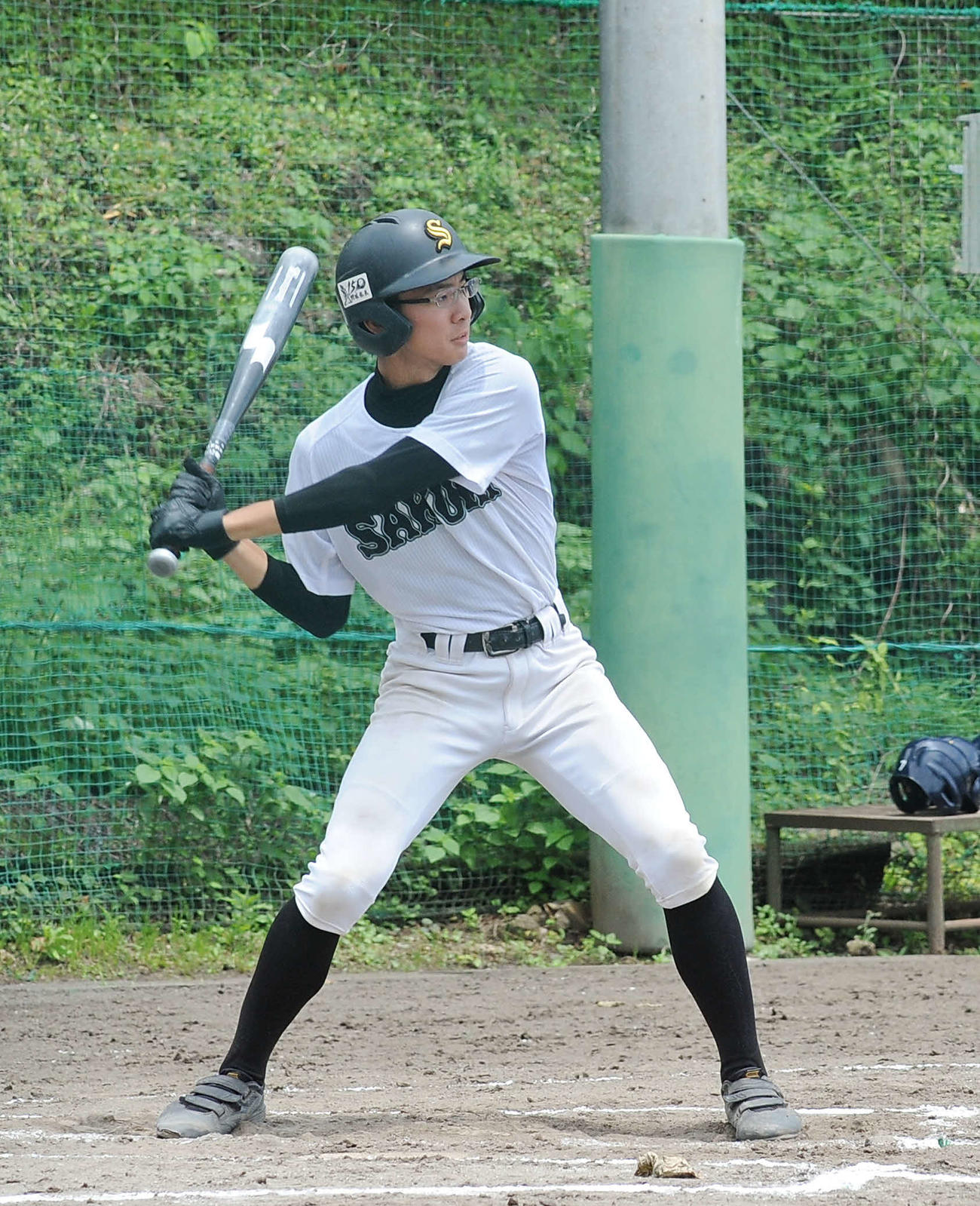 打席でバットを振る佐久間の大橋