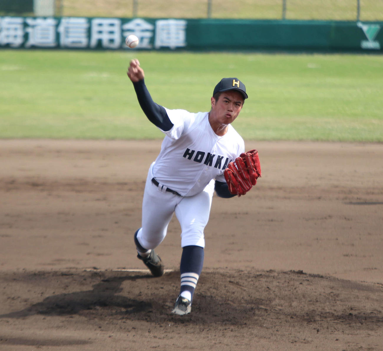 北海対札幌静修　先発した北海・熊谷（撮影・山崎純一）