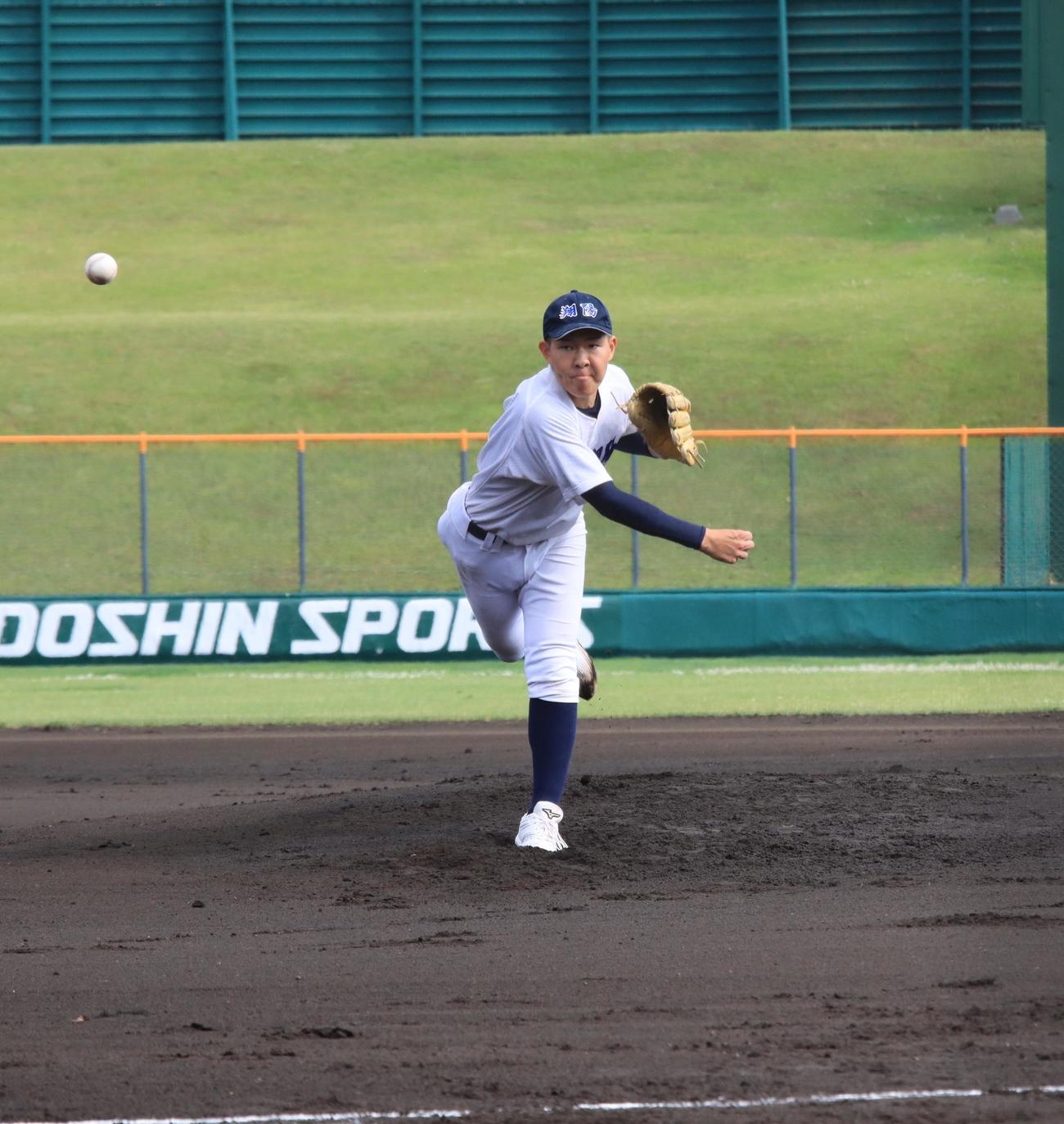 石狩翔陽対札幌新陽　9回途中1失点の石狩翔陽・井上（撮影・保坂果那）