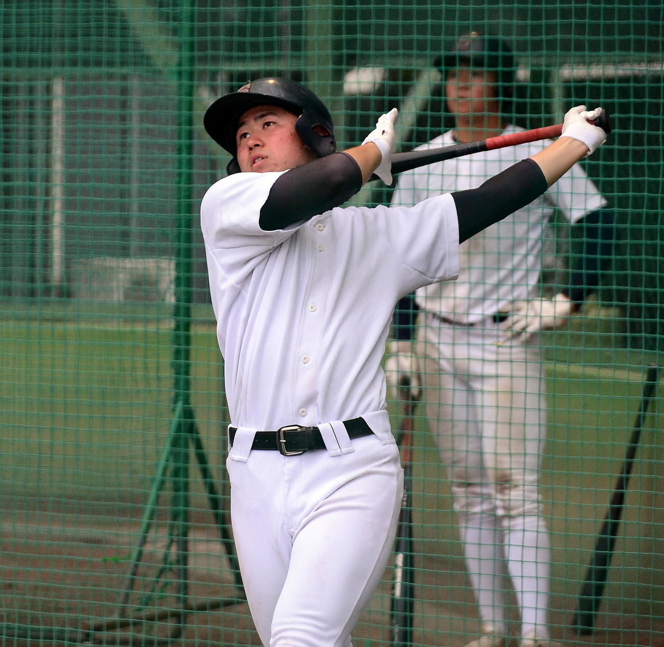 練習で鋭い打球を放つ静岡・藤田