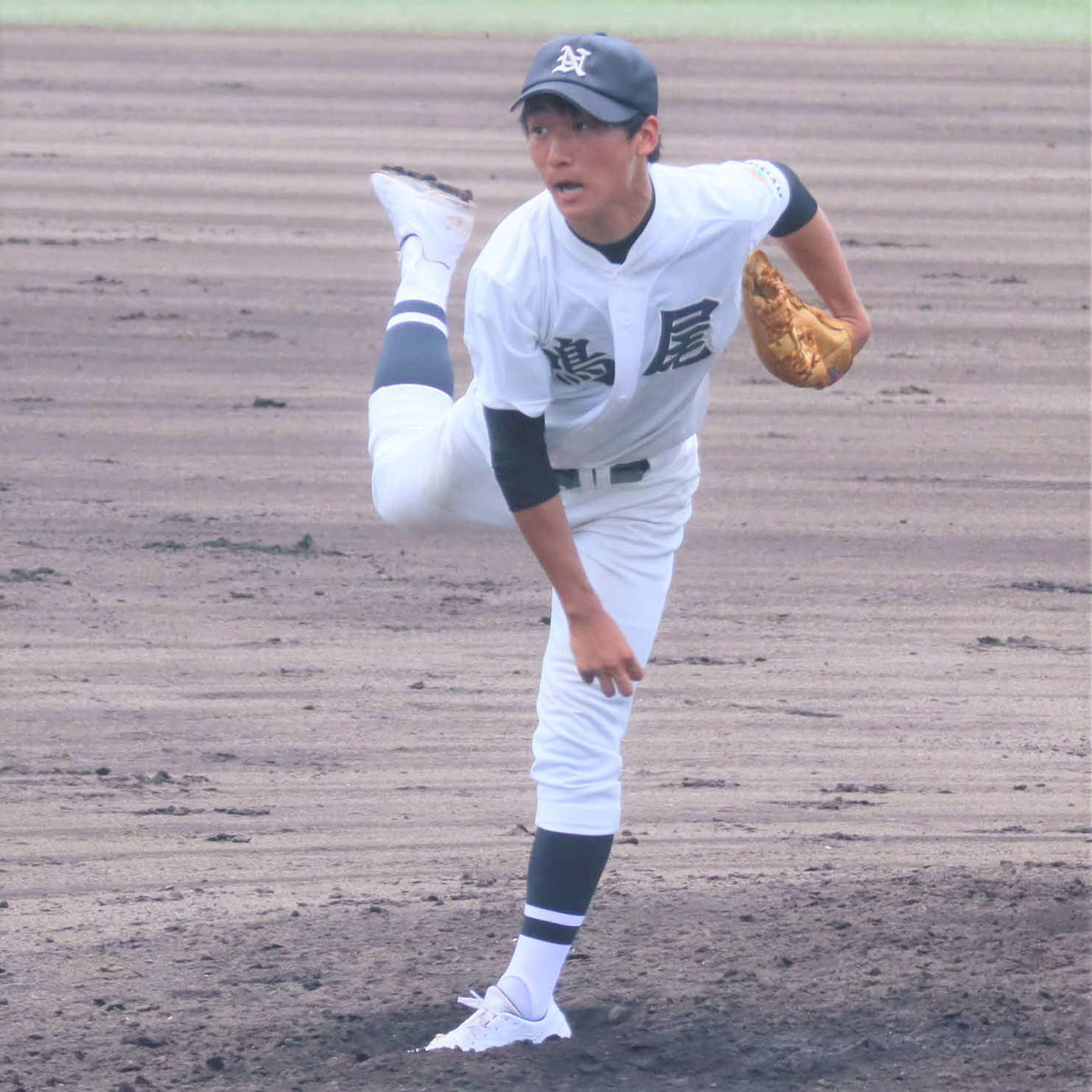 高校野球兵庫大会　鳴尾対尼崎工6回途中から登板し、無失点に抑えた鳴尾の青木海知投手（撮影・村松万里子）