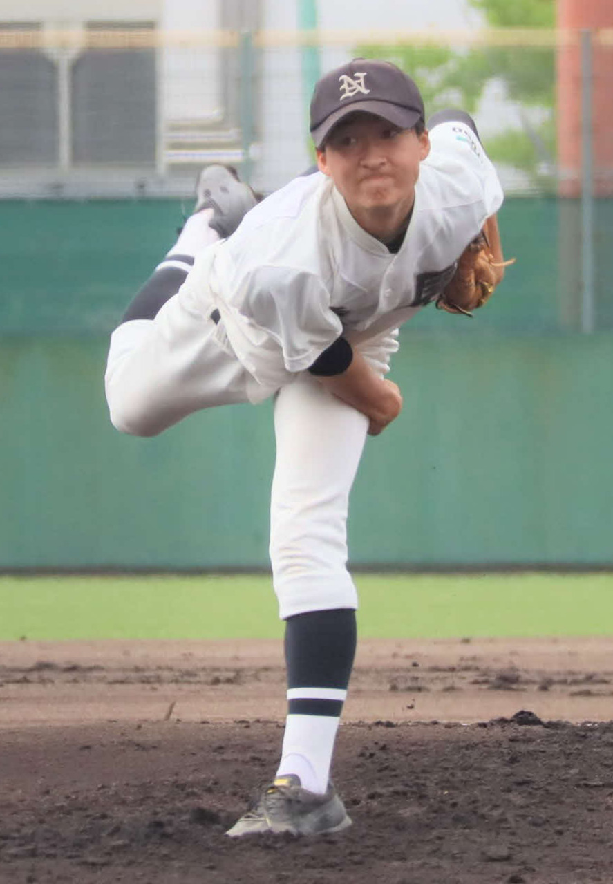 高校野球兵庫大会　鳴尾対尼崎工　鳴尾先発の堤投手（撮影・村松万里子）