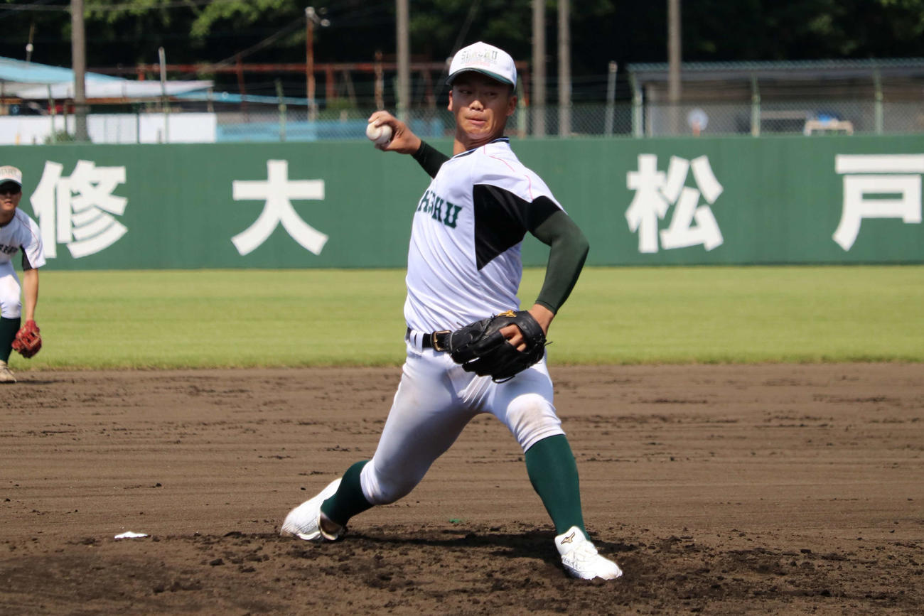 7回を投げ1安打9奪三振で無失点に抑えた専大松戸、先発の平野（撮影・保坂淑子）