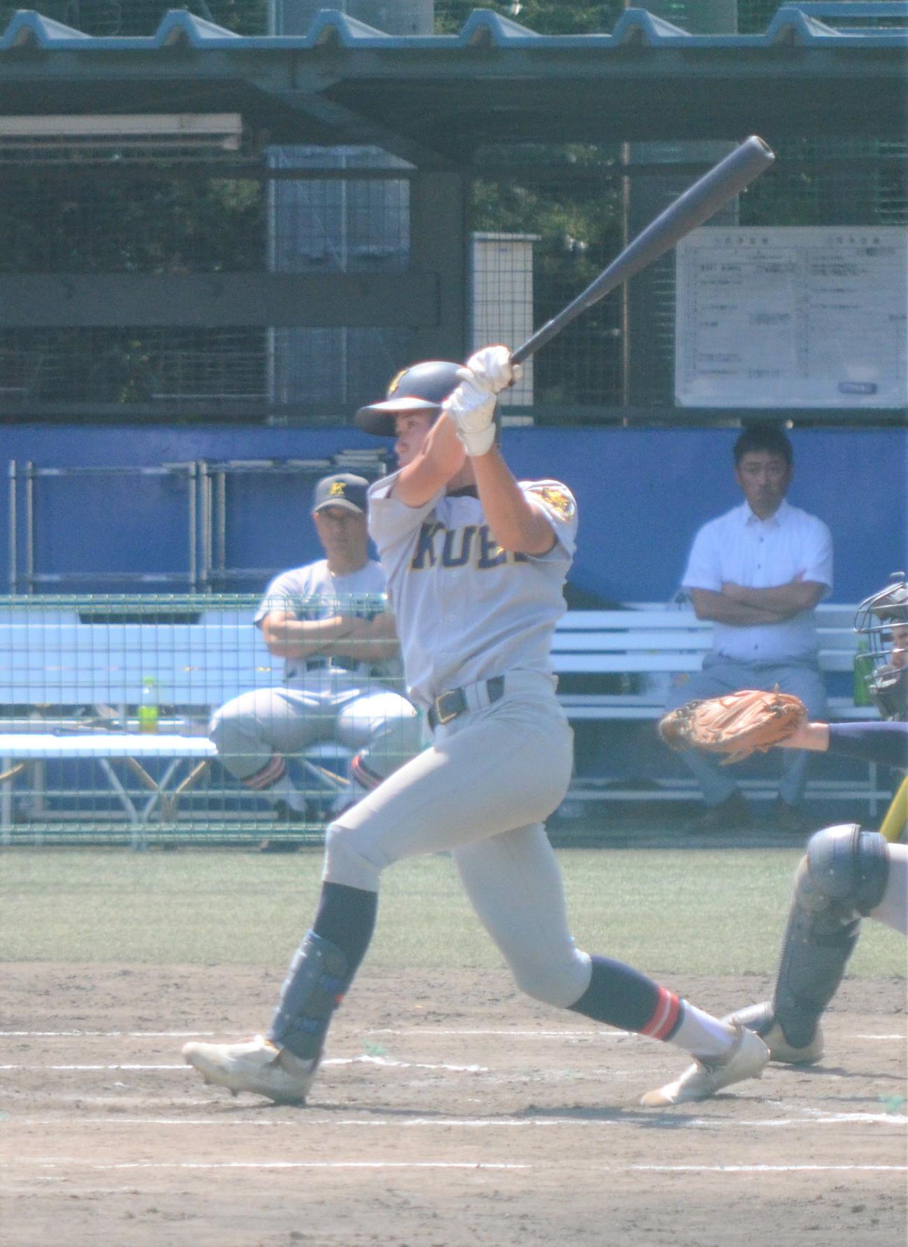 高校野球練習試合　第1打席で左越え本塁打を放つ仙台育英・山田（撮影・星夏穂）