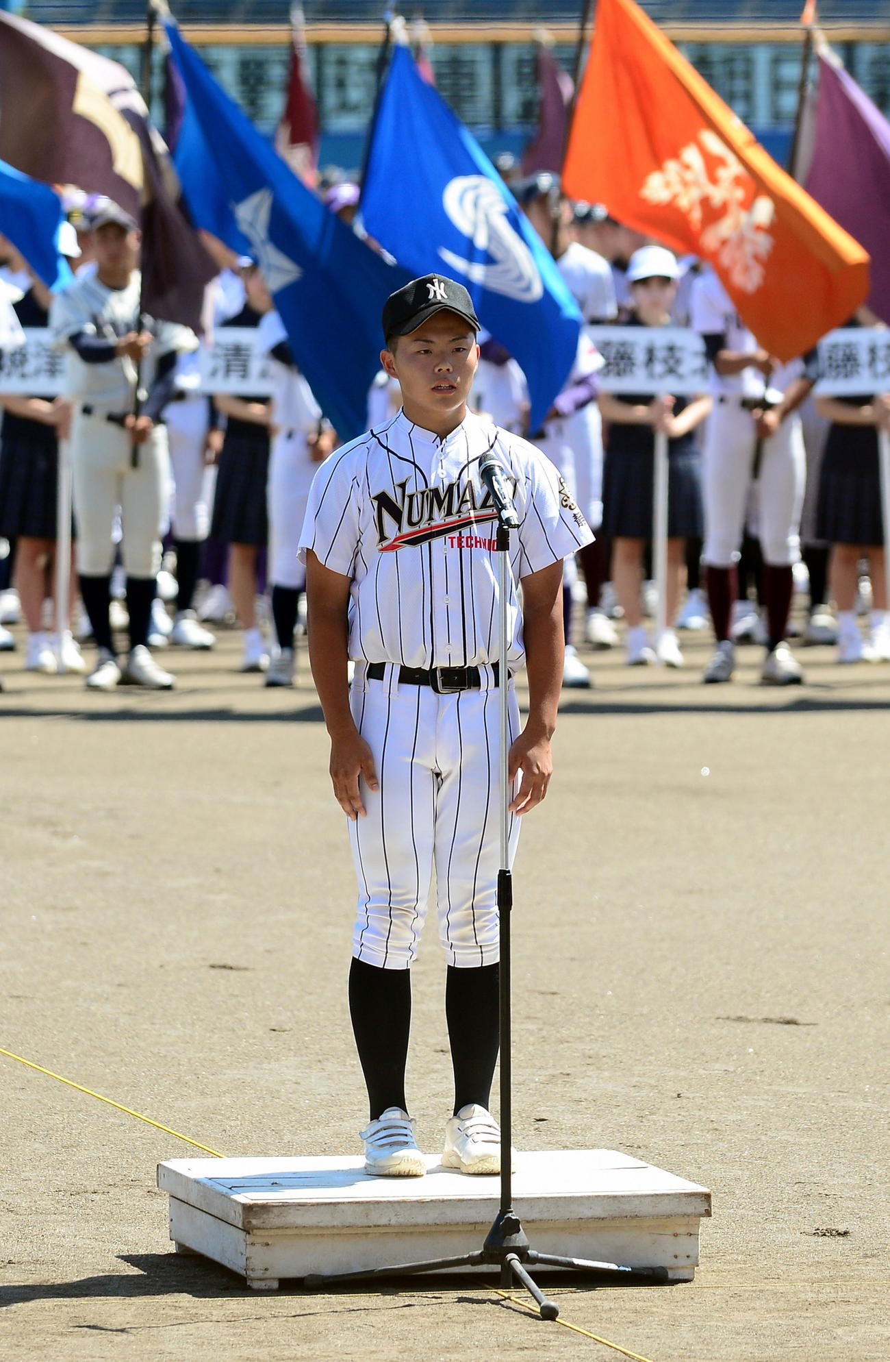 選手宣誓をする沼津工・中山