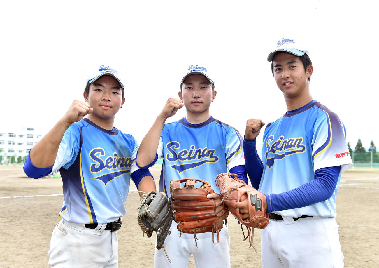 攻守でチームをけん引する青森南の浪岡中トリオ。左から山崎、豊岡、渡部