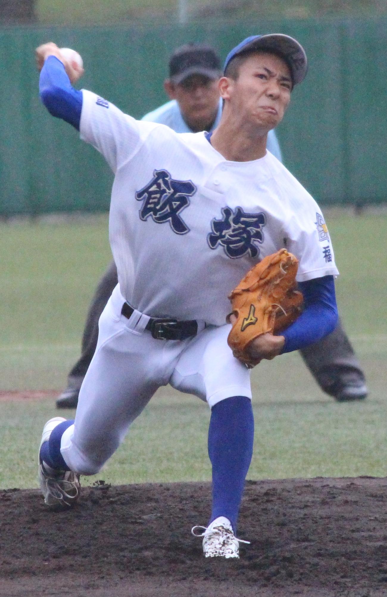 飯塚対戸畑　力投する飯塚先発の藤原大翔投手（撮影・菊川光一）