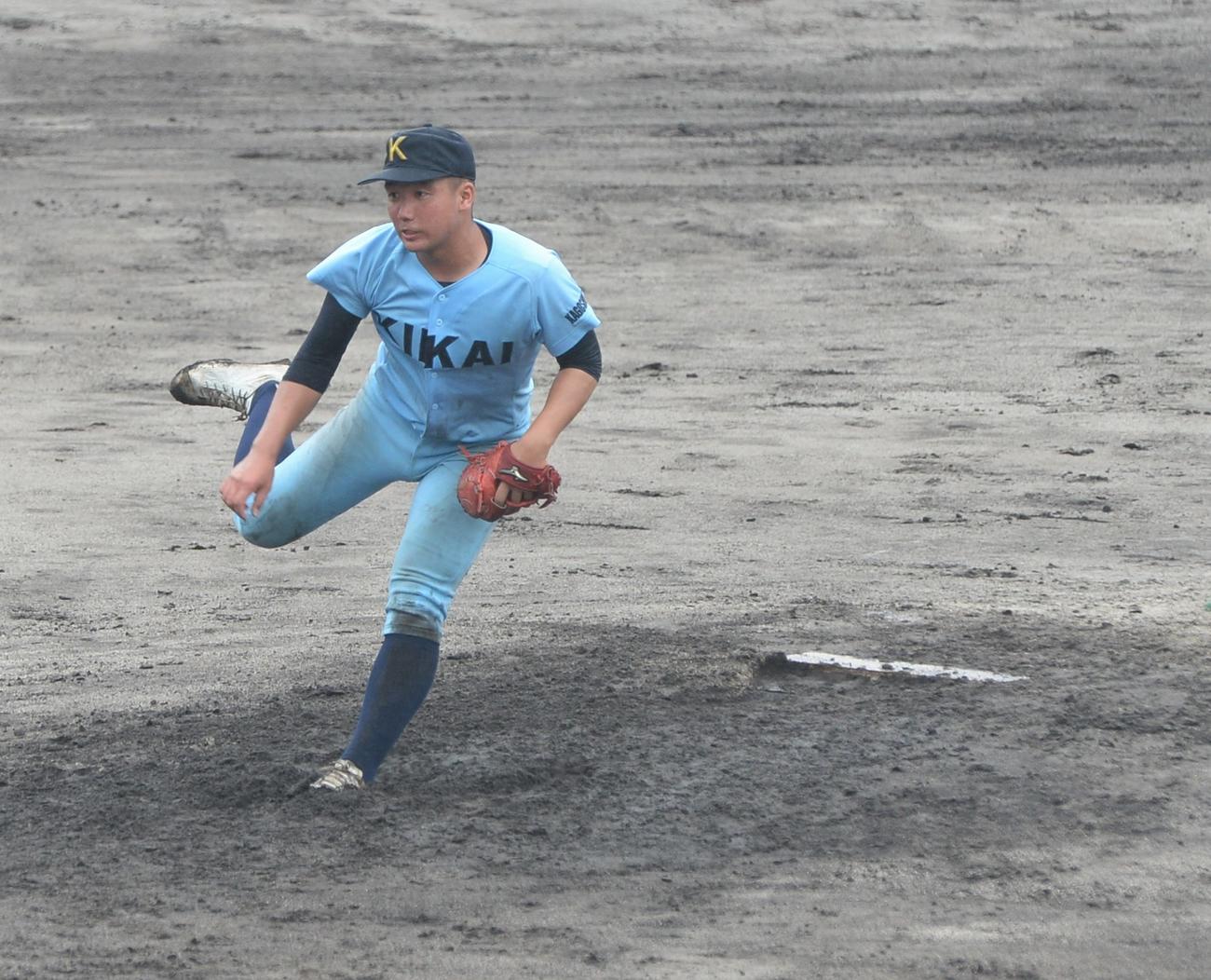 喜界対鹿児島高専　先発した喜界・住友晴哉（撮影・佐藤究）