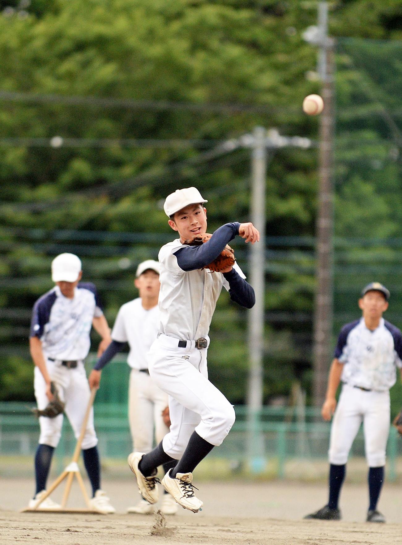 内野の要として引っ張る御殿場西の野口内野手