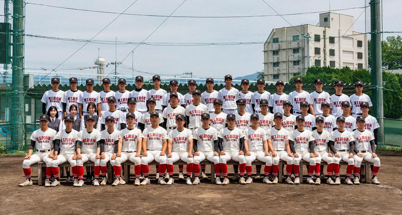連覇を狙う日大三島ナイン（学校提供）