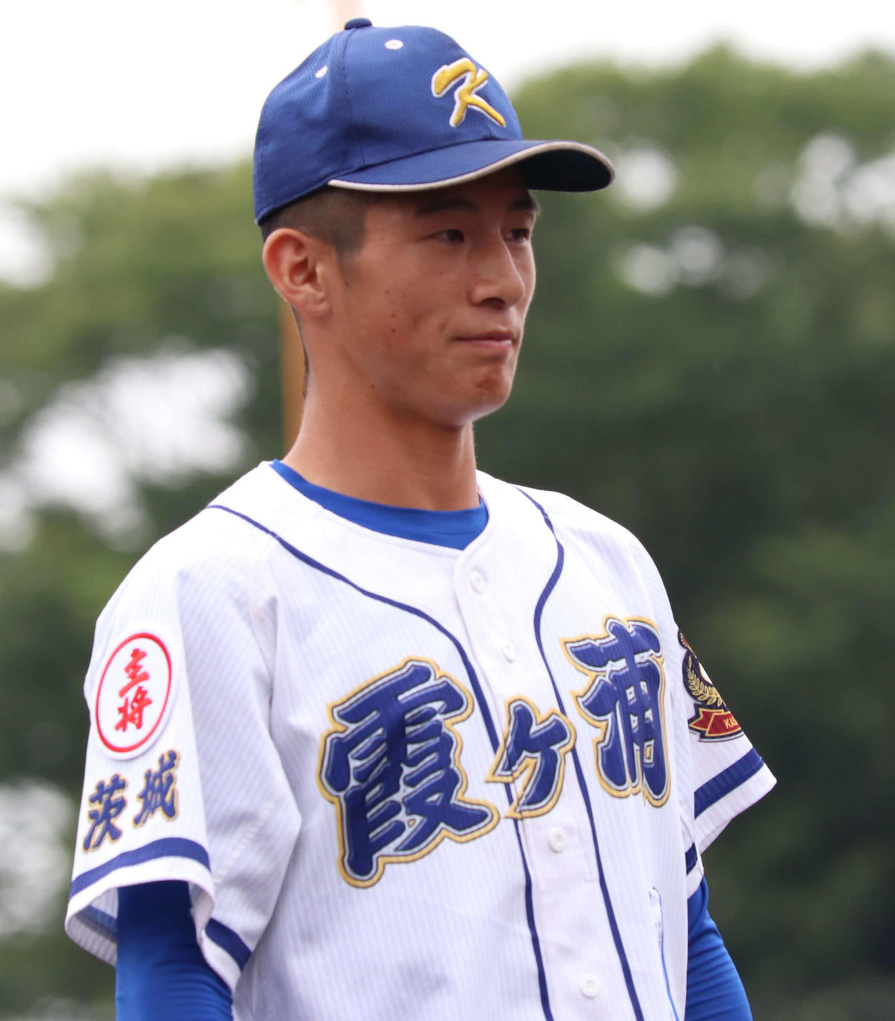 選手宣誓を終えた霞ケ浦・新保（撮影・村山玄）