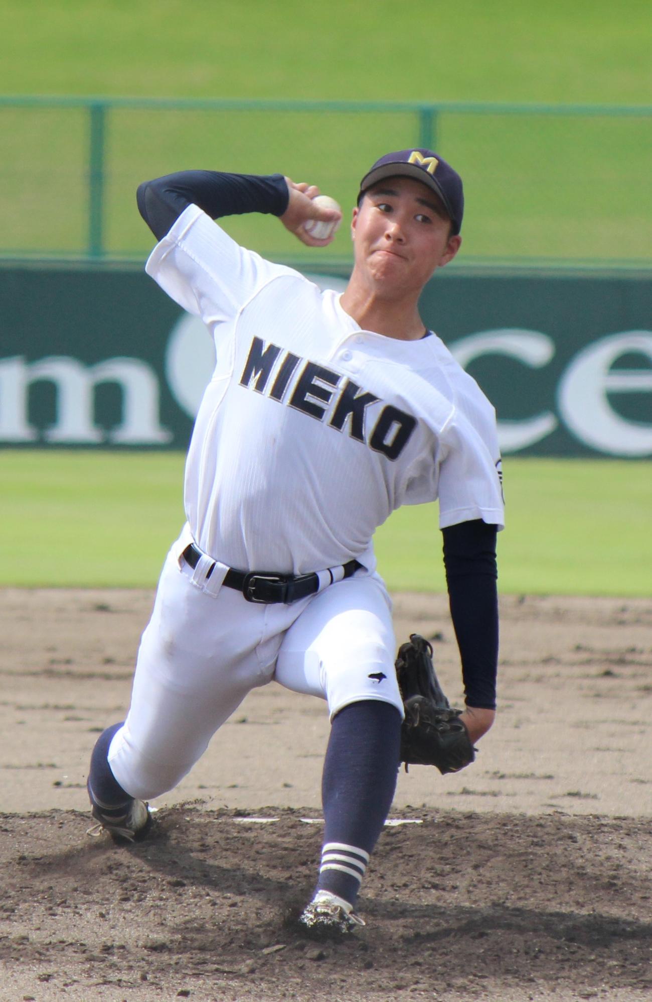 高田対三重　先発した三重・山下（撮影・柏原誠）