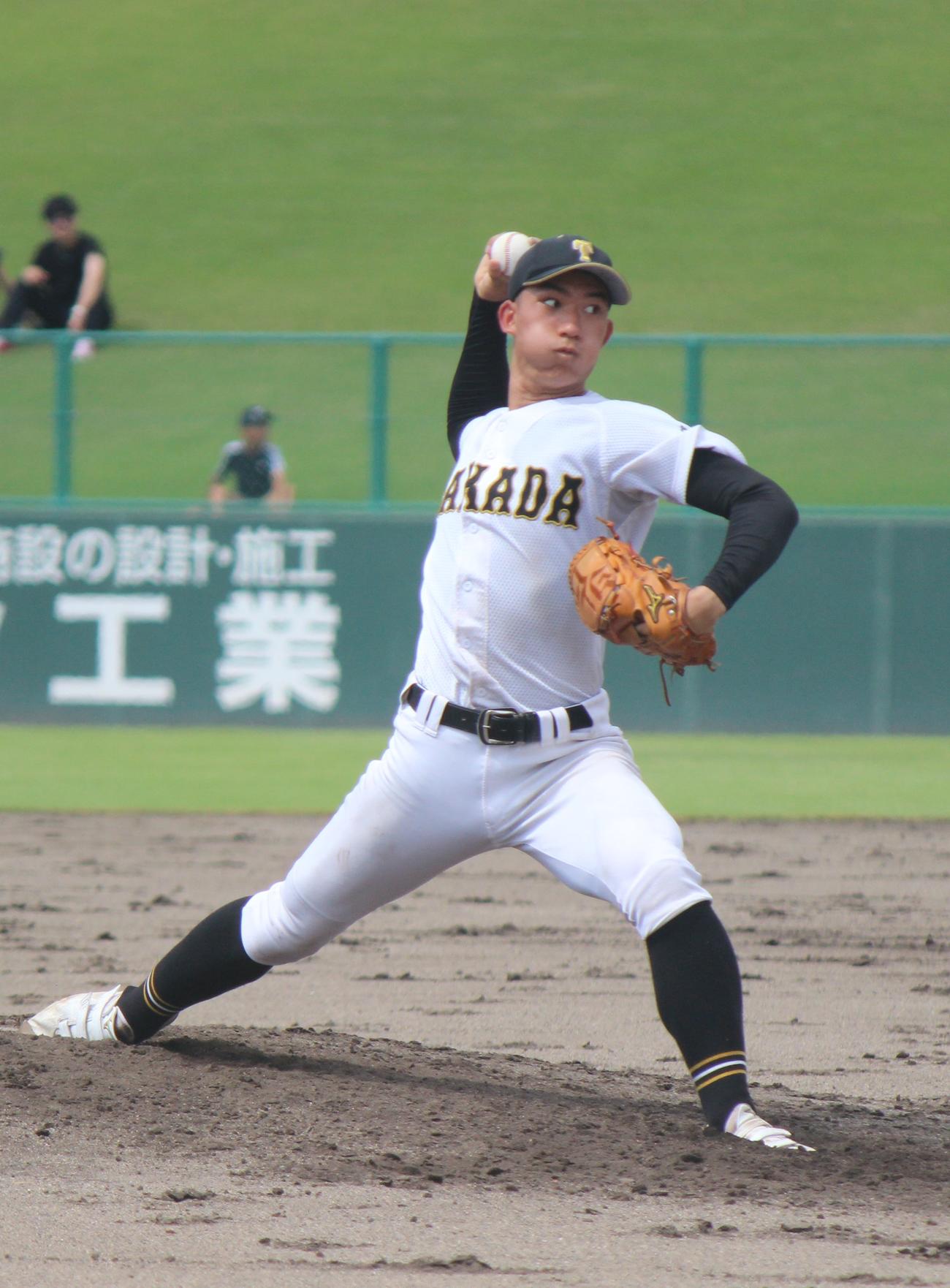 高田対三重　先発した高田・中山（撮影・柏原誠）