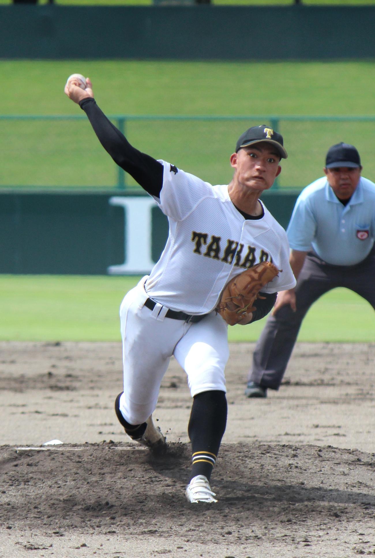 高田対三重　先発した高田・中山（撮影・柏原誠）