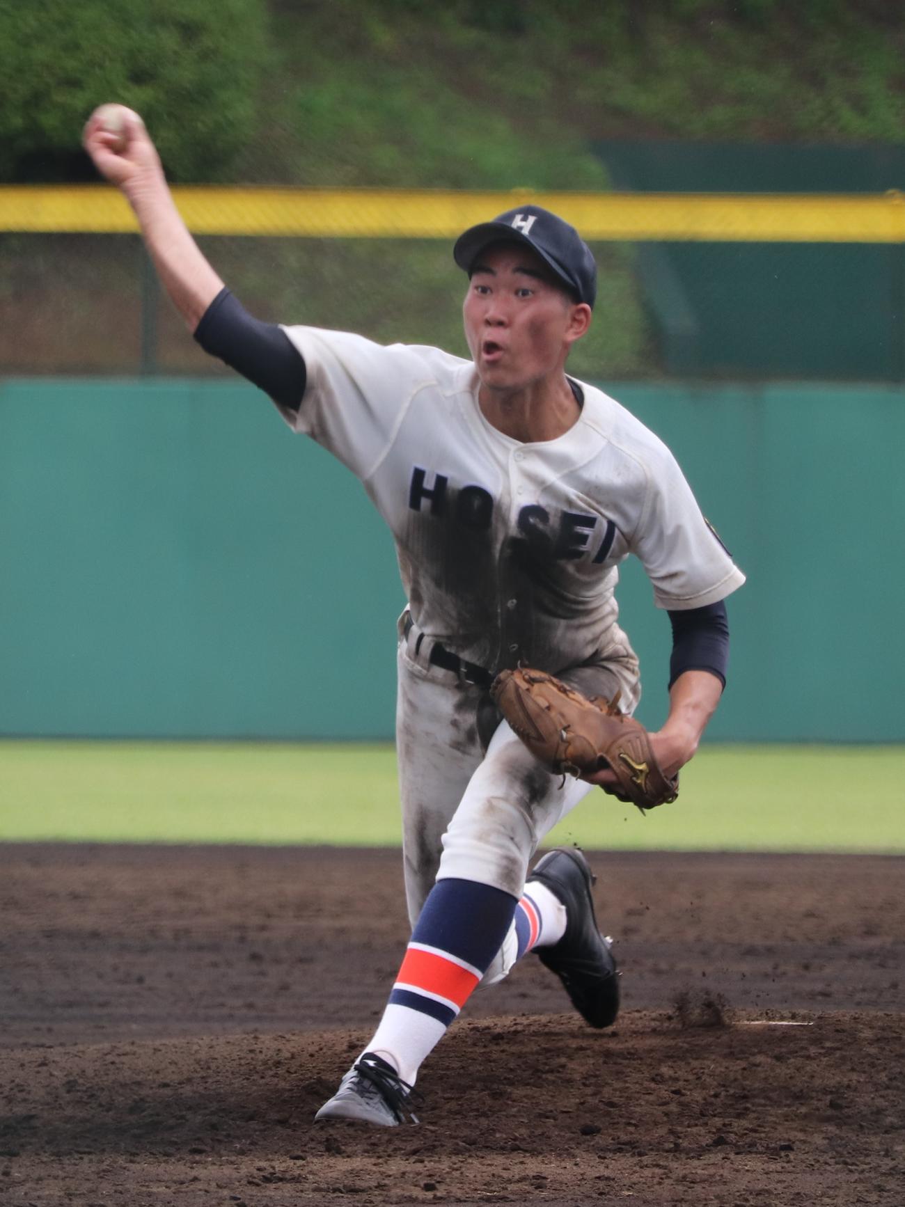 法政二対秦野曽屋　5回参考完全試合を達成した法政二・内田（撮影・古川真弥）