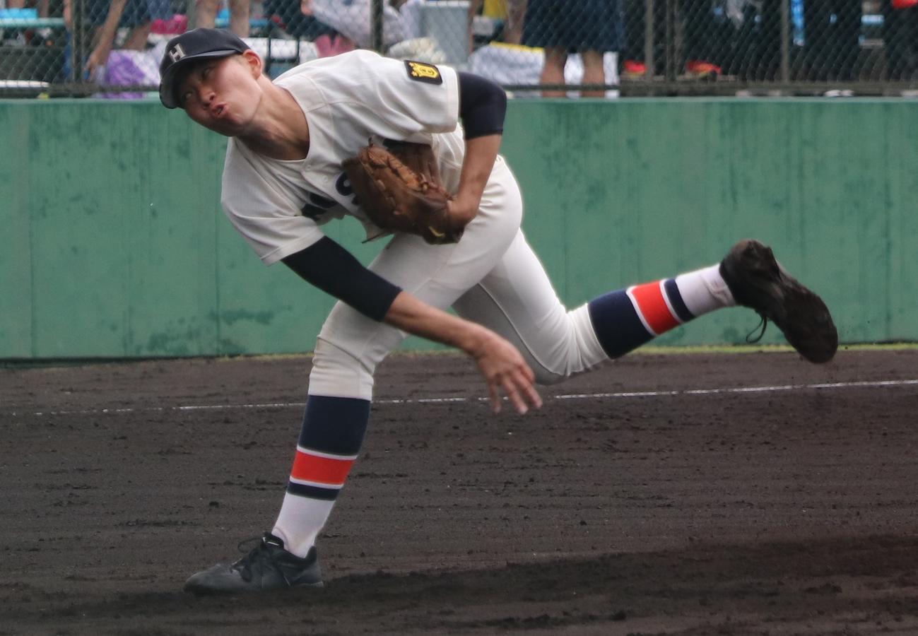 法政二対秦野曽屋　5回参考完全試合を達成した法政二・内田（撮影・古川真弥）
