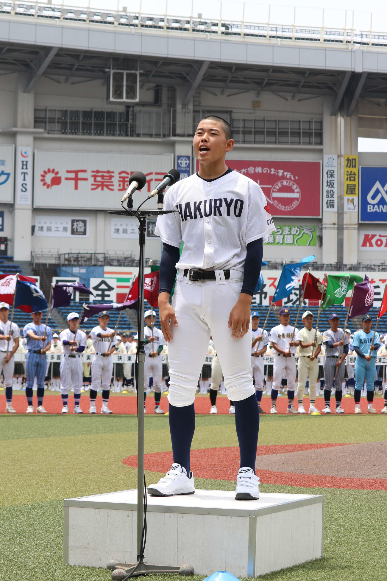 選手宣誓をする柏陵の今井主将（撮影・保坂淑子）