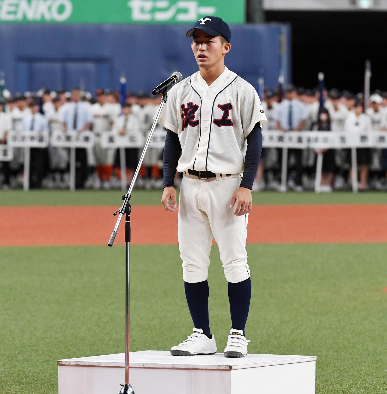 大阪大会の開会式で選手宣誓を行う淀川工科高等学校・森内主将（撮影・前岡正明）