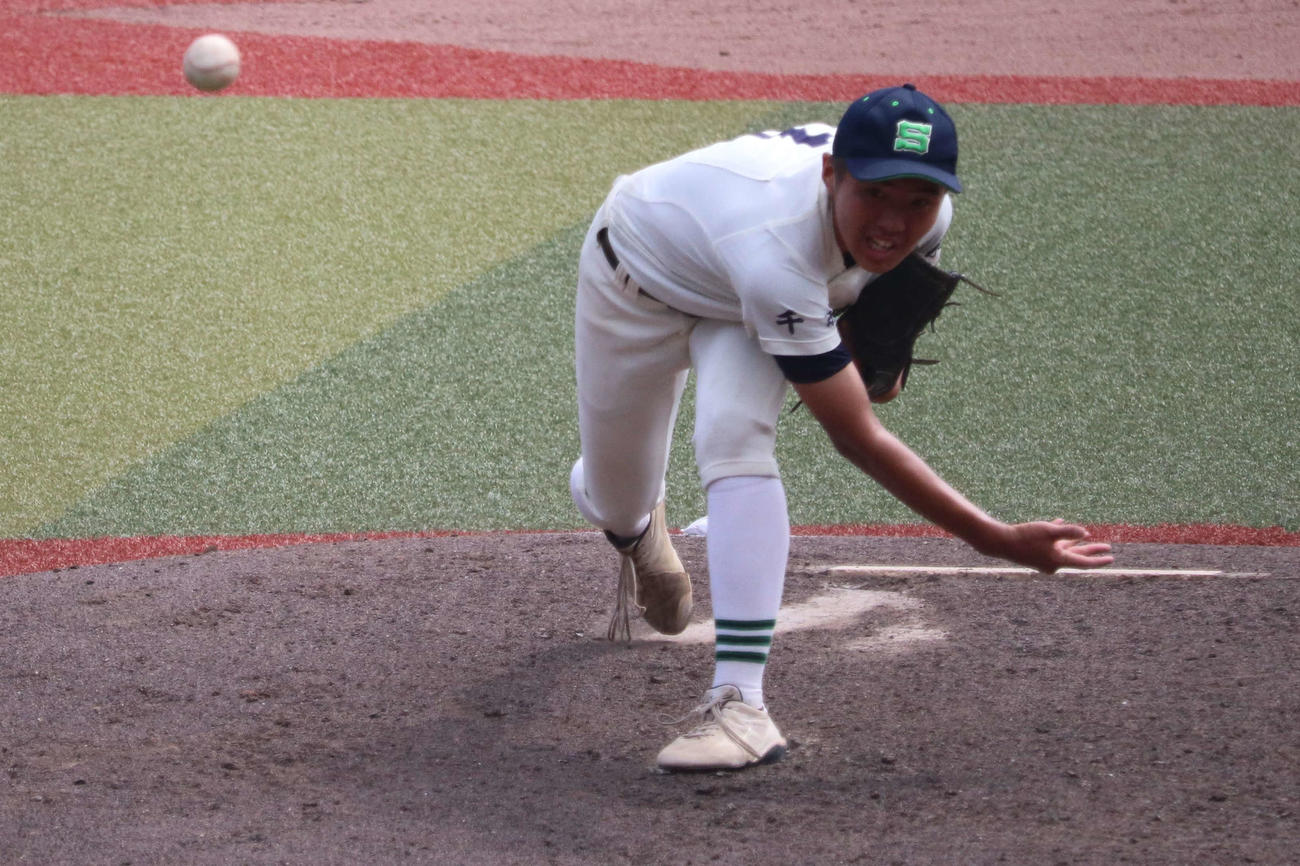 船橋古和釜対袖ケ浦　8回を投げ2安打13三振で完封勝利の袖ケ浦、先発の黒沢（撮影・保坂淑子）